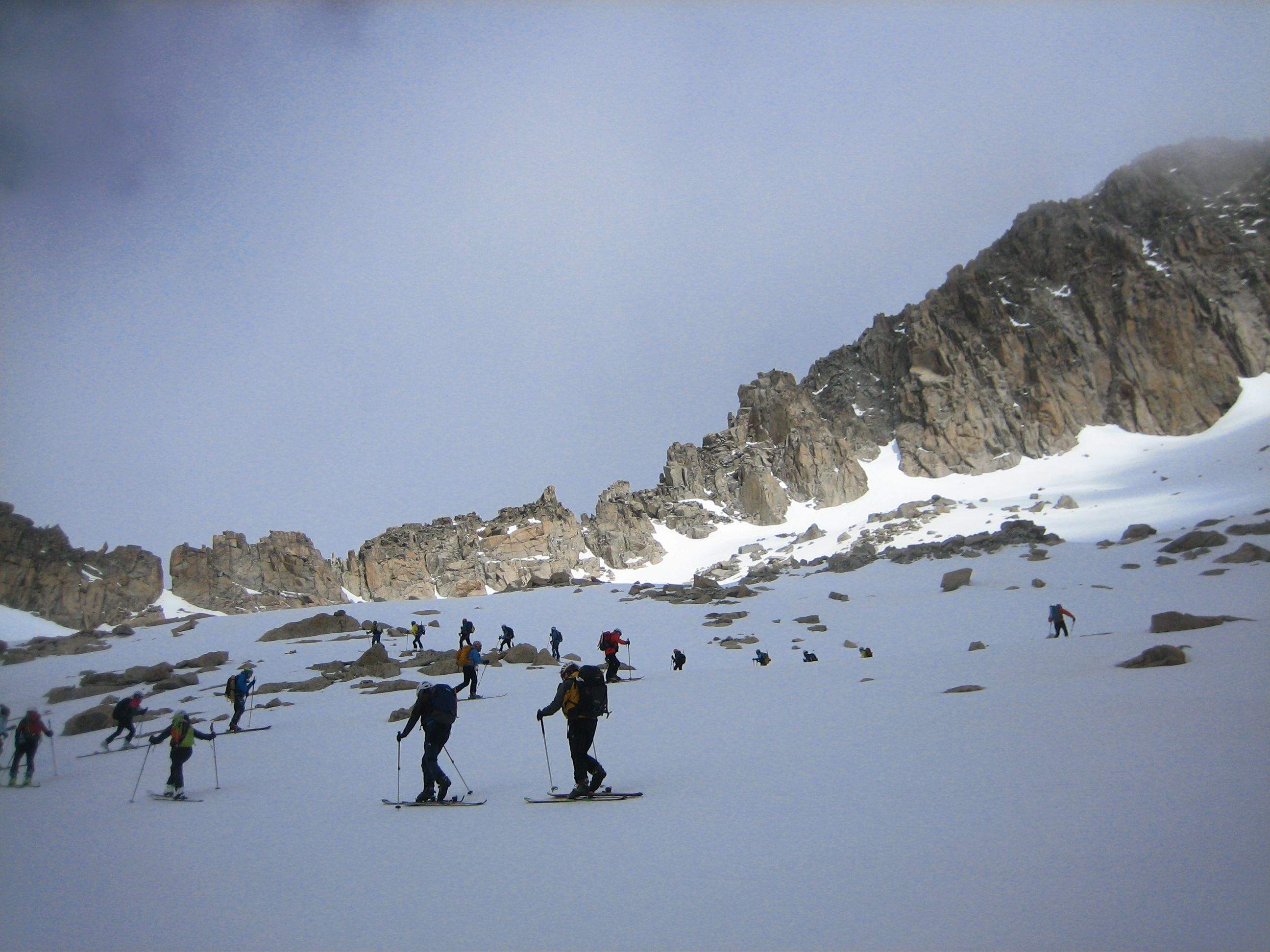 Asoma la brecha superior de Llosás. Foto Peña Guara