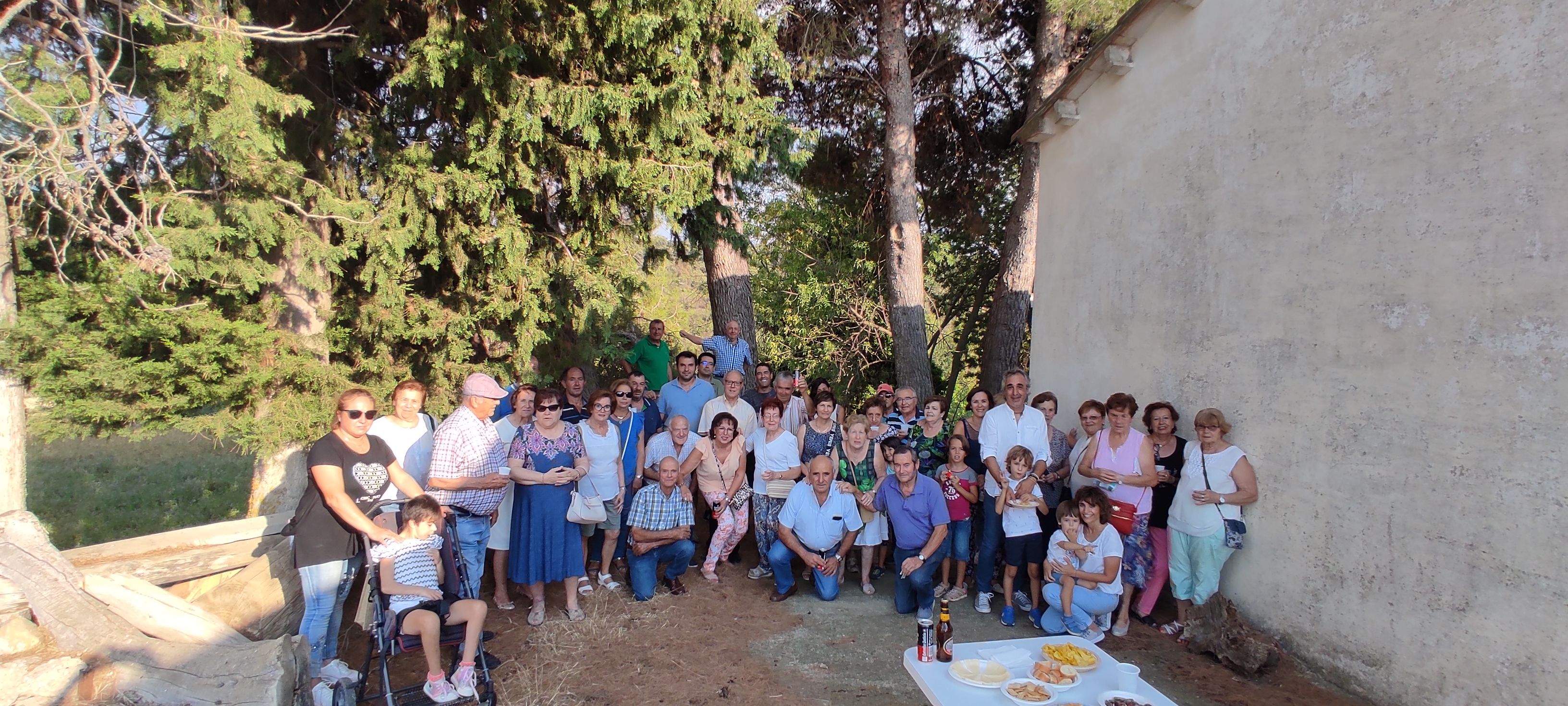 Jarabillo reúne a medio centenar de personas por San Roque