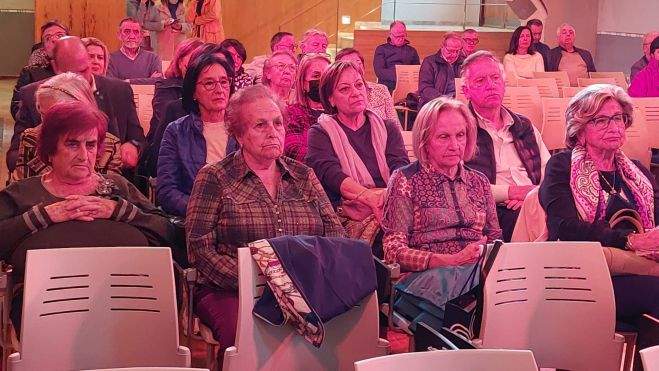 Público asistente a la conferencia Público asistente a la conferencia