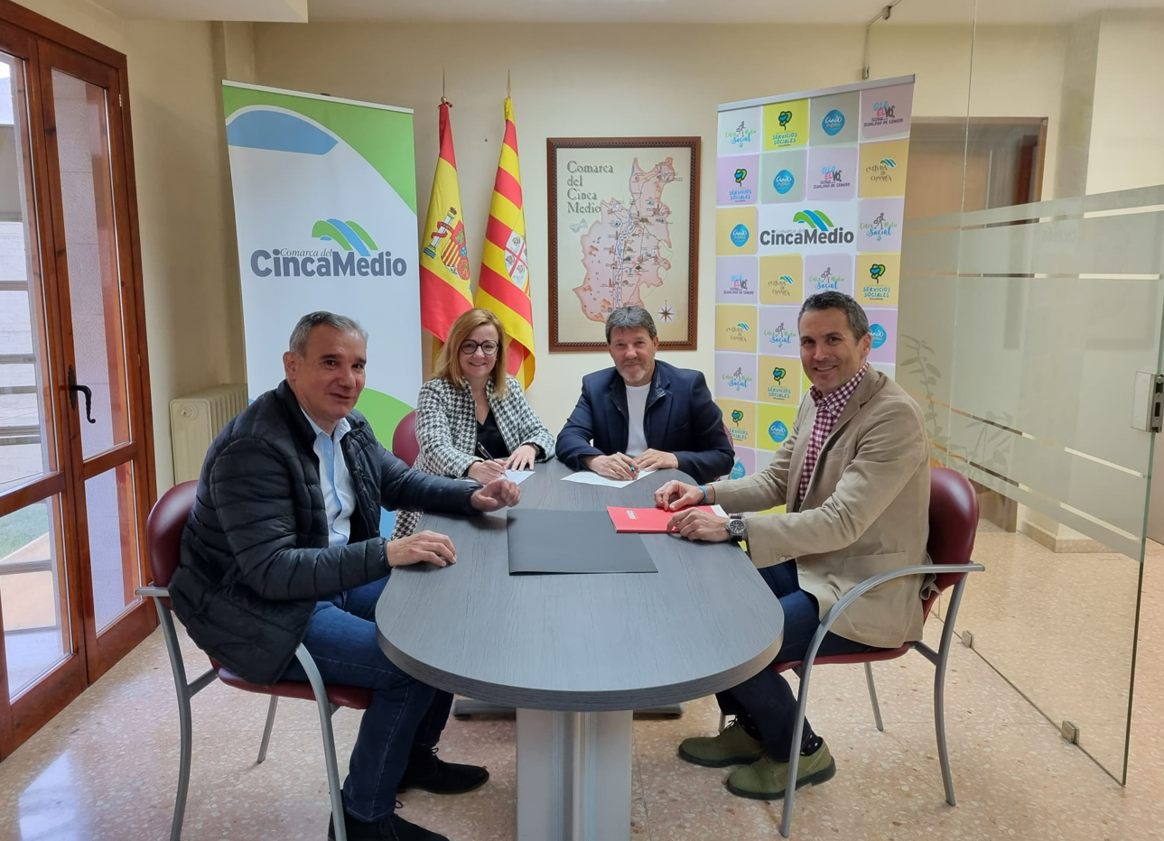 Firma del contrato para la finalización de las obras de la residencia de Fonz.