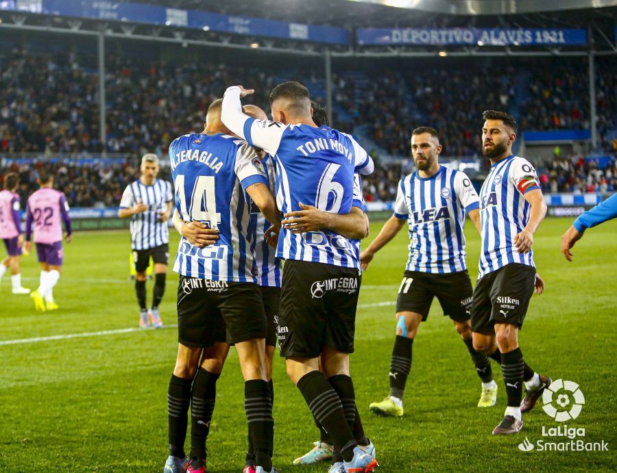 Los jugadores del Deportivo Alavés celebran el tanto de Guridi ante el Tenerife. Foto: LaLiga