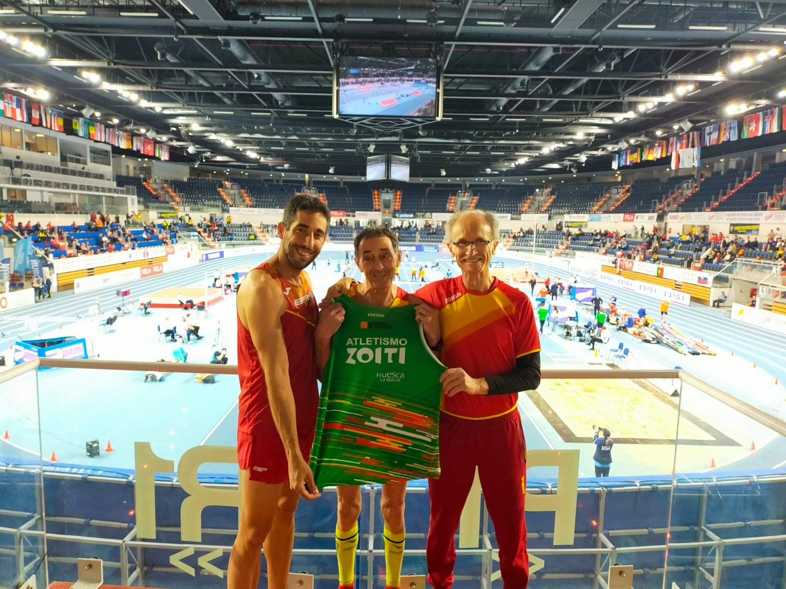 Alberto Aibar, Manuel García Carbajo y Ángel Ruata en el Mundial Master de pista cubierta.