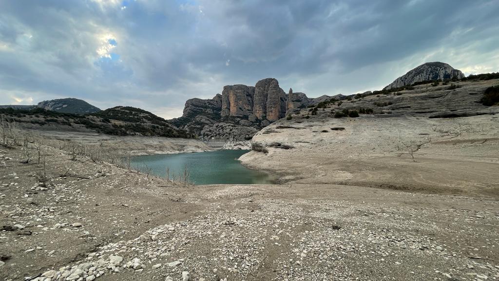 Situación del embalse de Vadiello debido a la ausencia de lluvia. Foto: Ignacio Almudévar