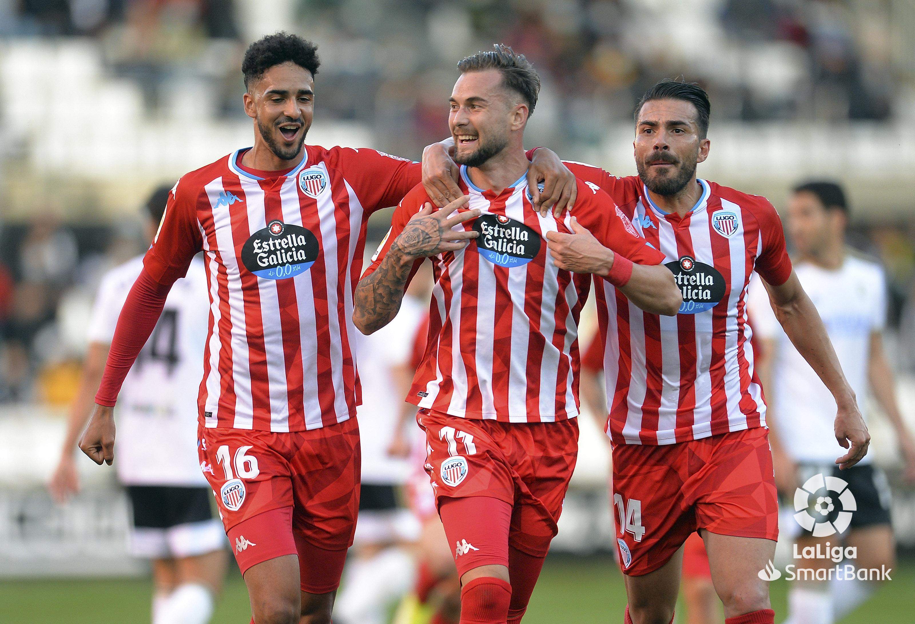 José Ángel Carrillo celebra un gol con el Lugo