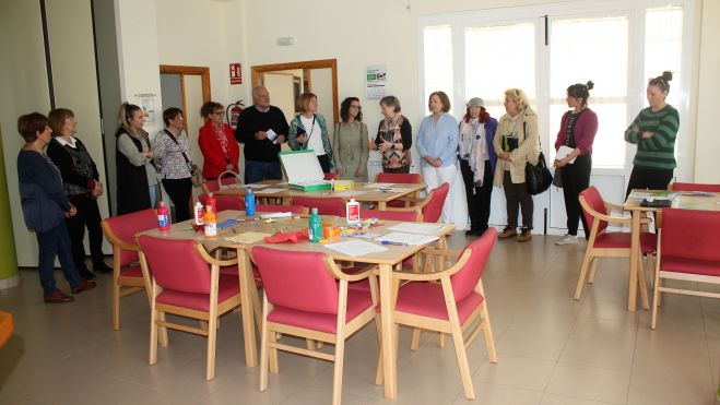 Las autoridades, visitando el centro Las autoridades, visitando el centro