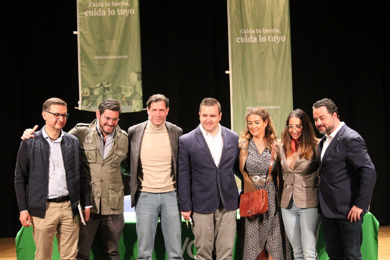 Fermín Civiac, Alejandro Nolasco, Pedro Fernández, Antonio Laborda, Marta Moreno, Beatriz Oliván  y David Arranz, en un acto reciente de VOX
