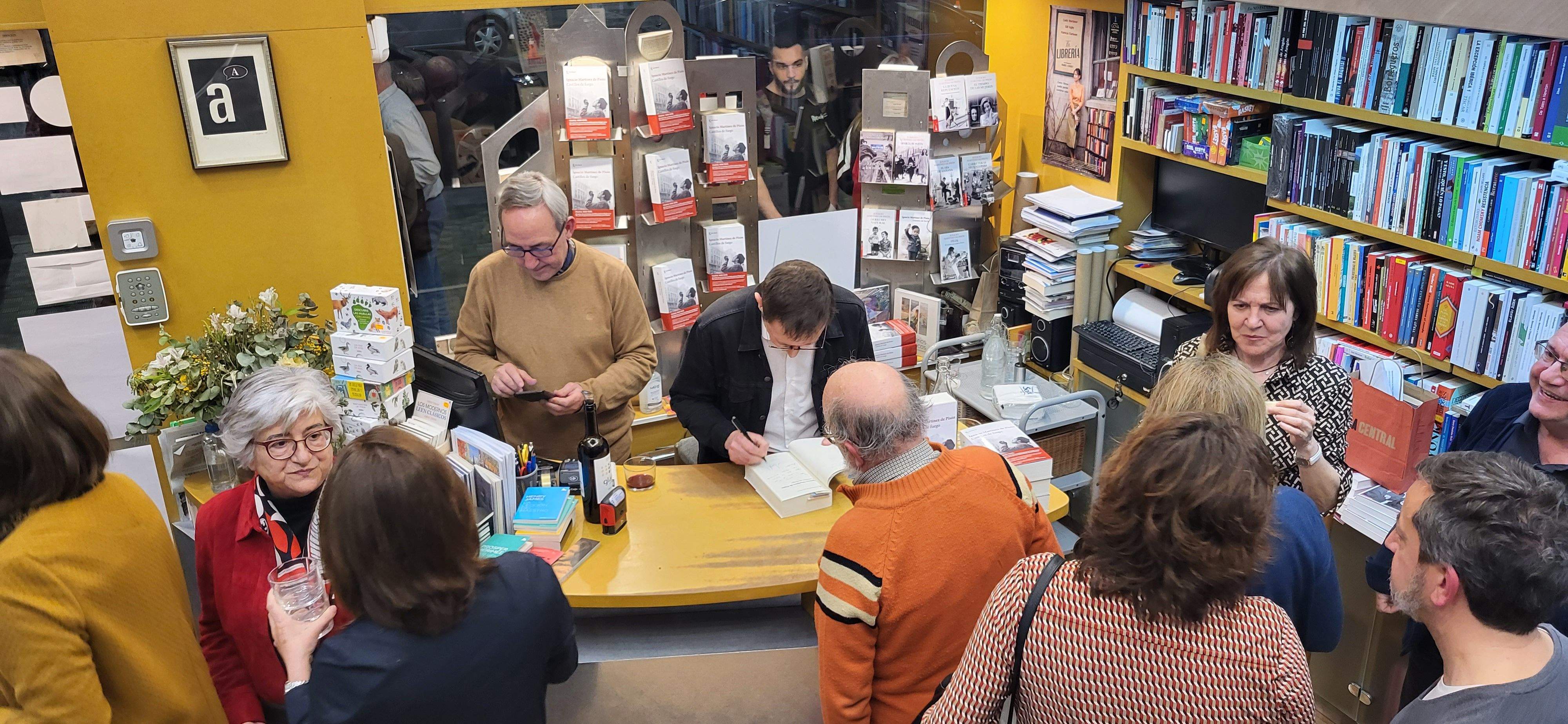 Presentación en Huesca del libro Castillo de Fuego de Martínez de Pisón. Foto Myriam Martínez