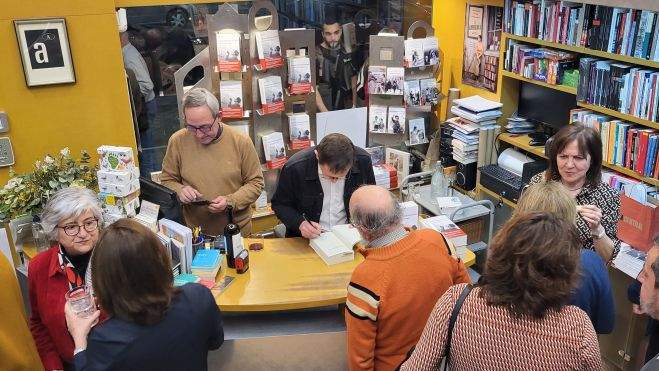 Presentación en Huesca del libro Castillo de Fuego de Martínez de Pisón. Foto Myriam Martínez Presentación en Huesca del libro Castillo de Fuego de Martínez de Pisón. Foto Myriam Martínez