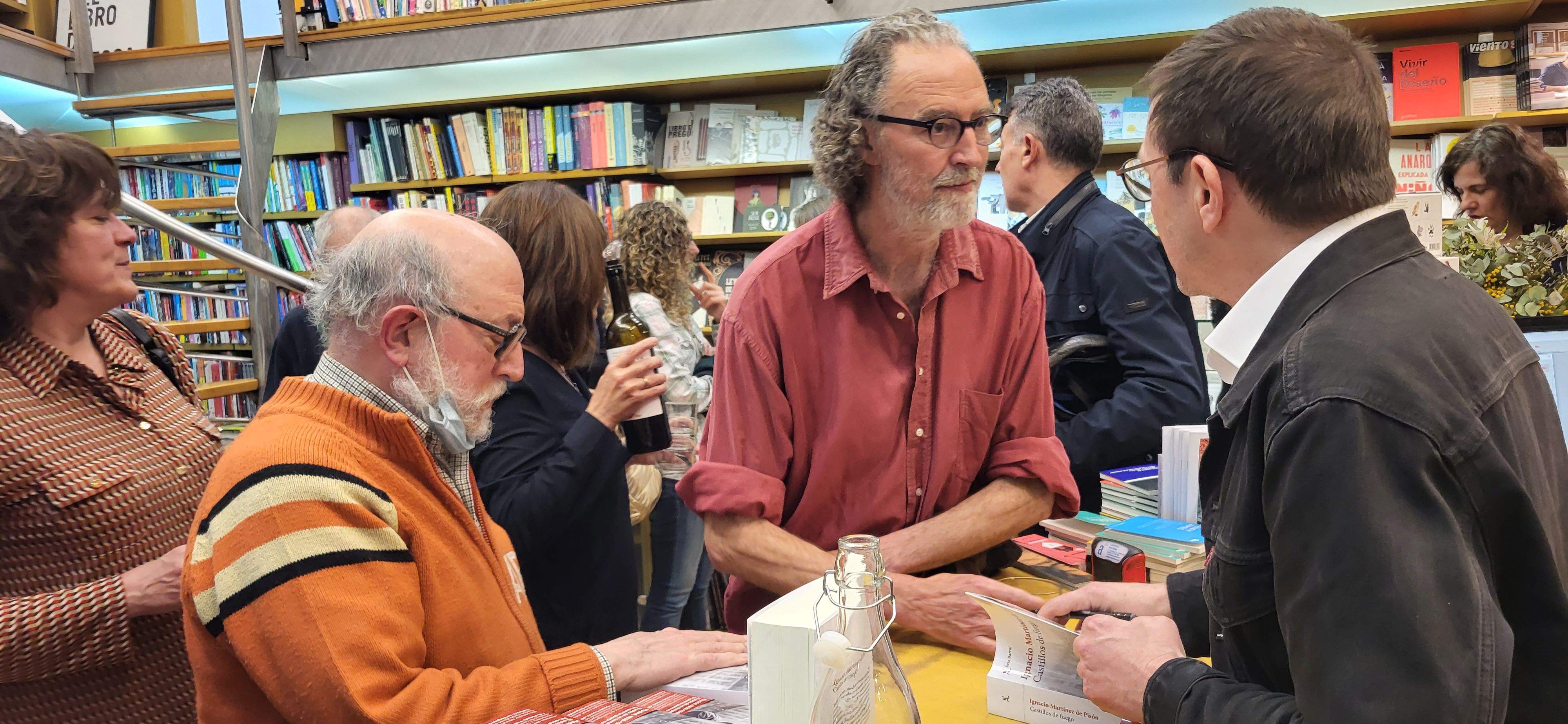 Presentación en Huesca del libro Castillo de Fuego de Martínez de Pisón. Foto Myriam Martínez