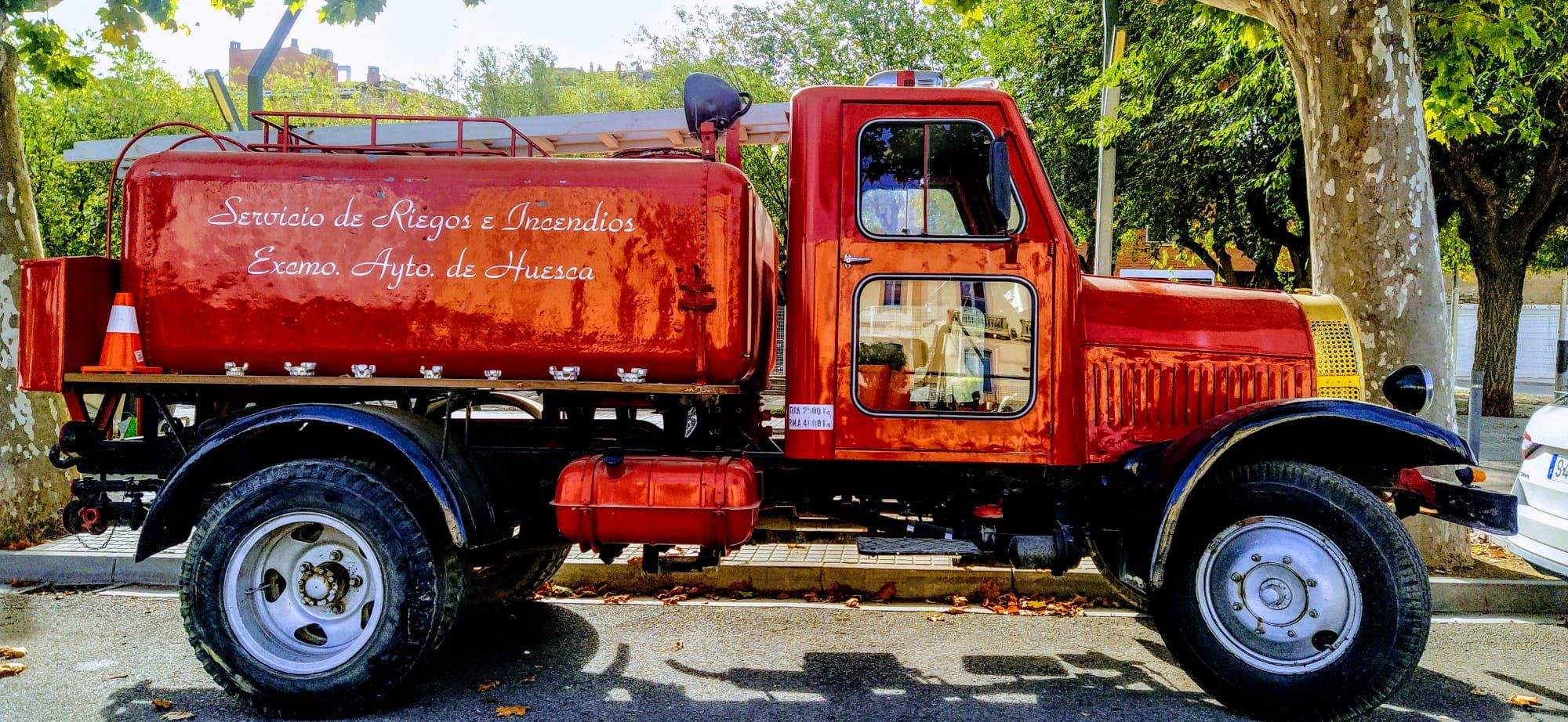 El camión de bomberos De Dion Bouton, muy bien conservado, con matrícula HU-343. Foto Joaquín Santafé