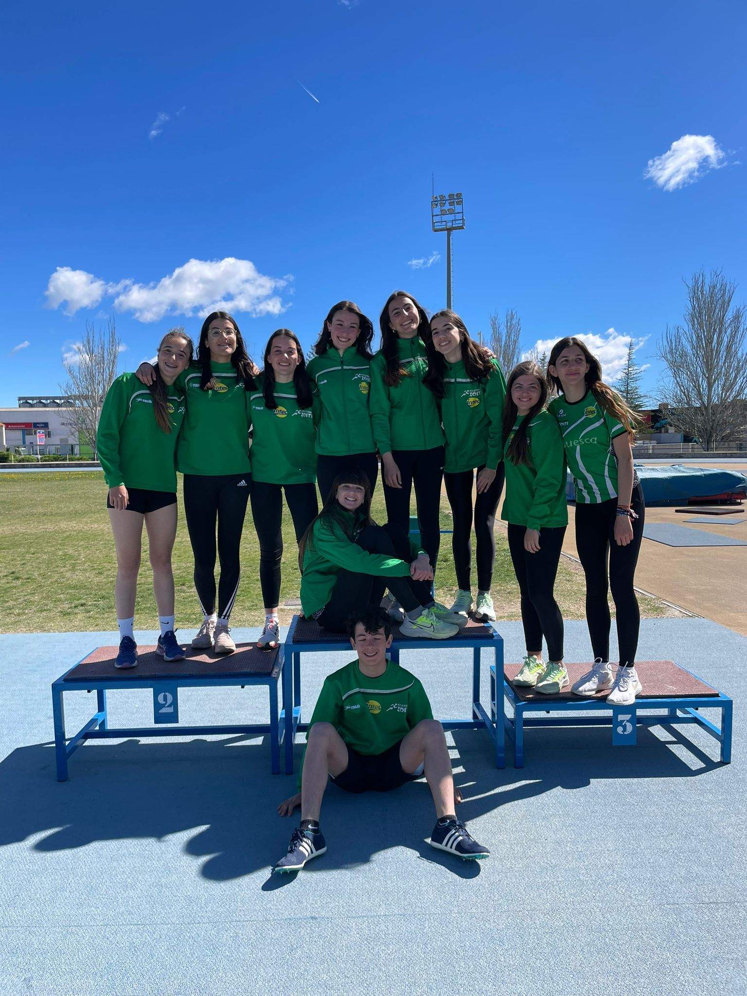 Grupo de atletas de Intec Zoiti