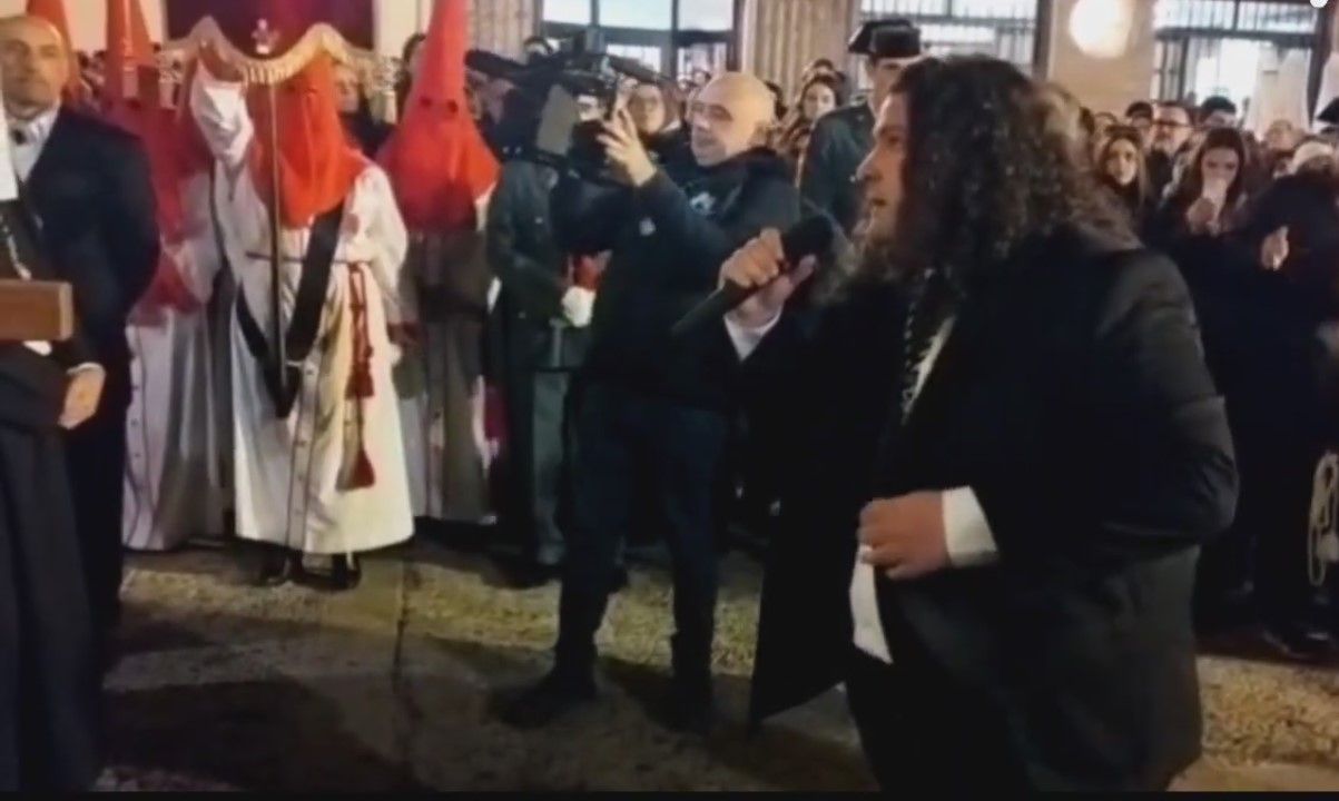 Roberto Nistal, ante el Cristo de los Gitanos