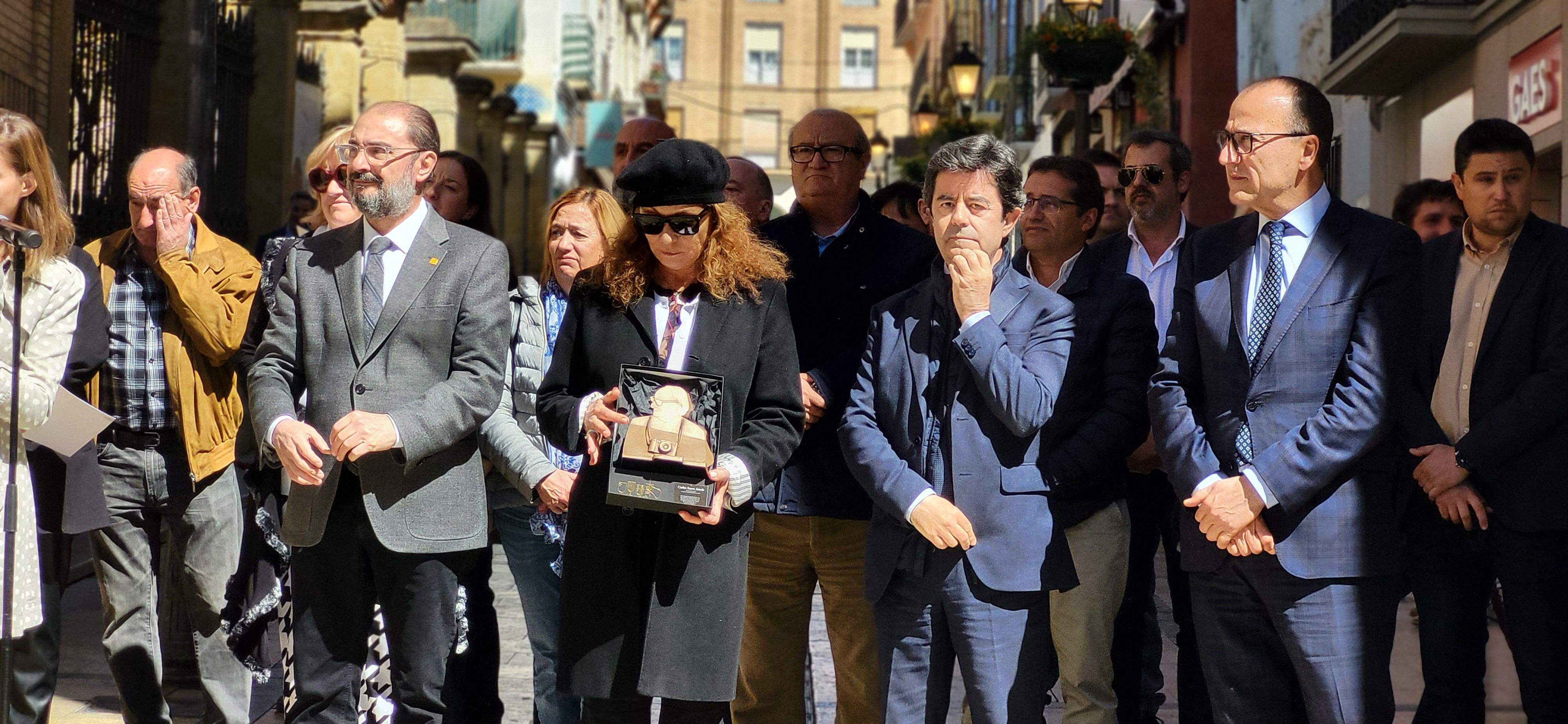 Acto de entrega de Aragón a Huesca de la escultura en honor a Carlos Saura. Foto Myriam Martínez
