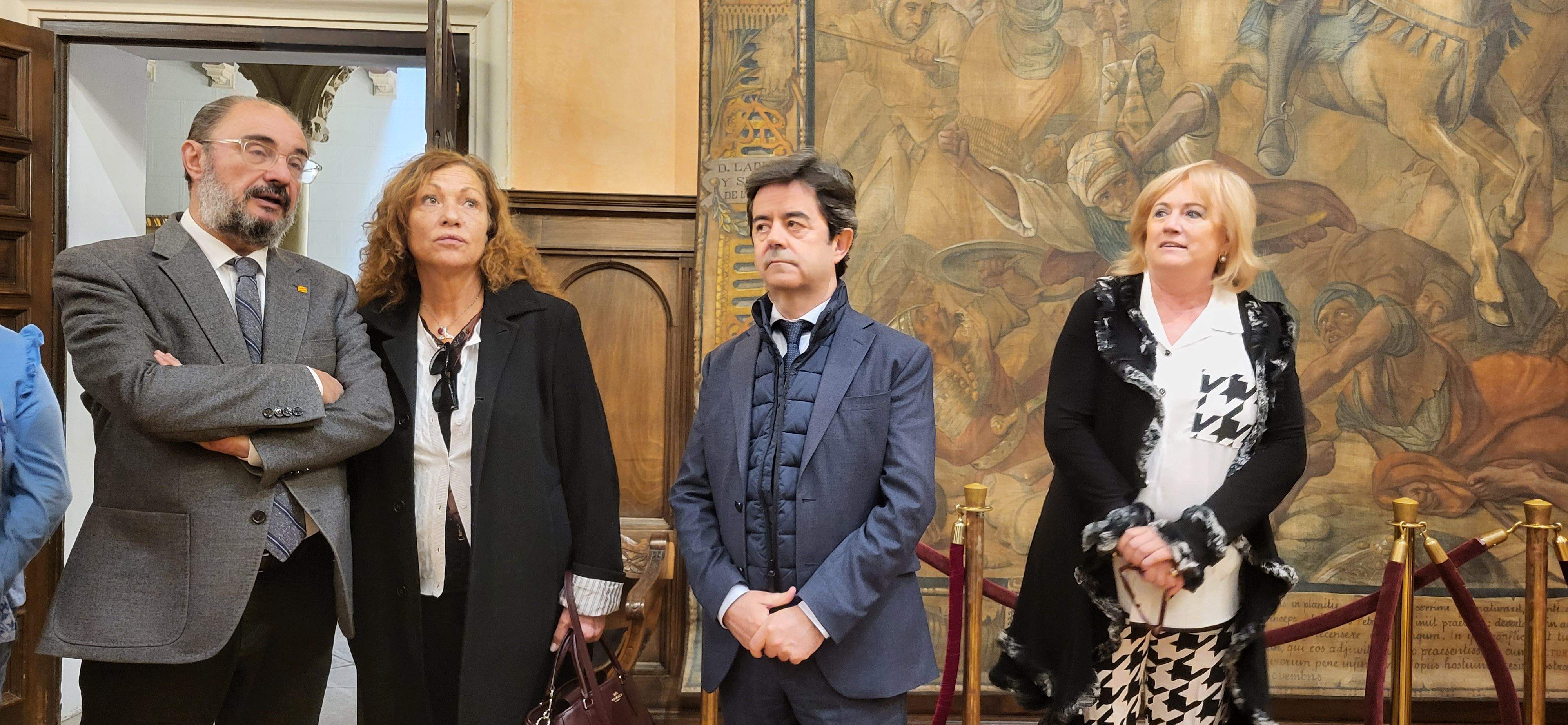 Acto de entrega de Aragón a Huesca de la escultura en honor a Carlos Saura. Foto Myriam Martínez