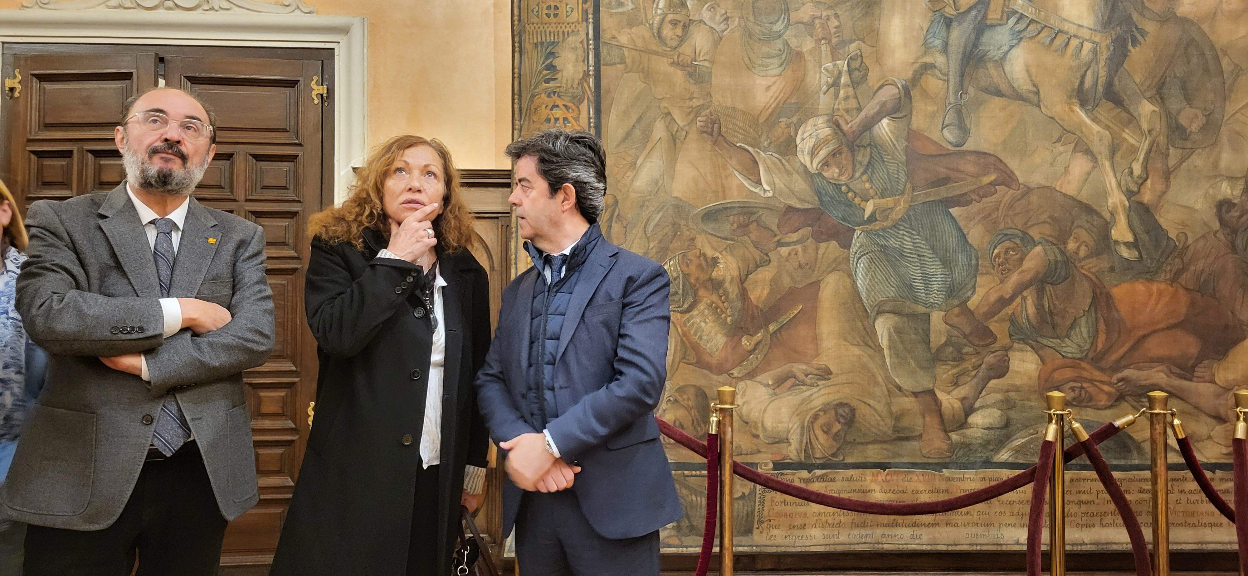 Acto de entrega de Aragón a Huesca de la escultura en honor a Carlos Saura. Foto Myriam Martínez