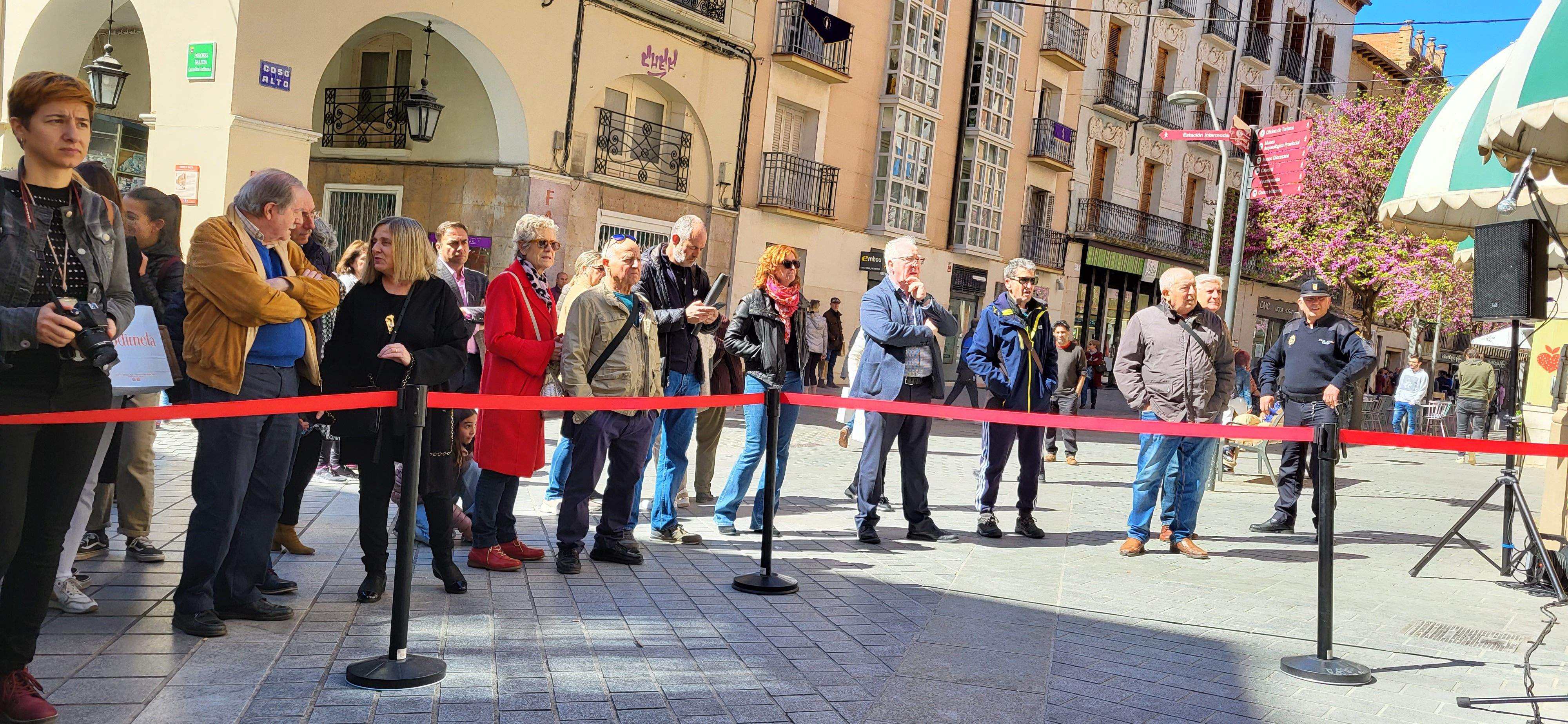 Acto de entrega de Aragón a Huesca de la escultura en honor a Carlos Saura. Foto Myriam Martínez