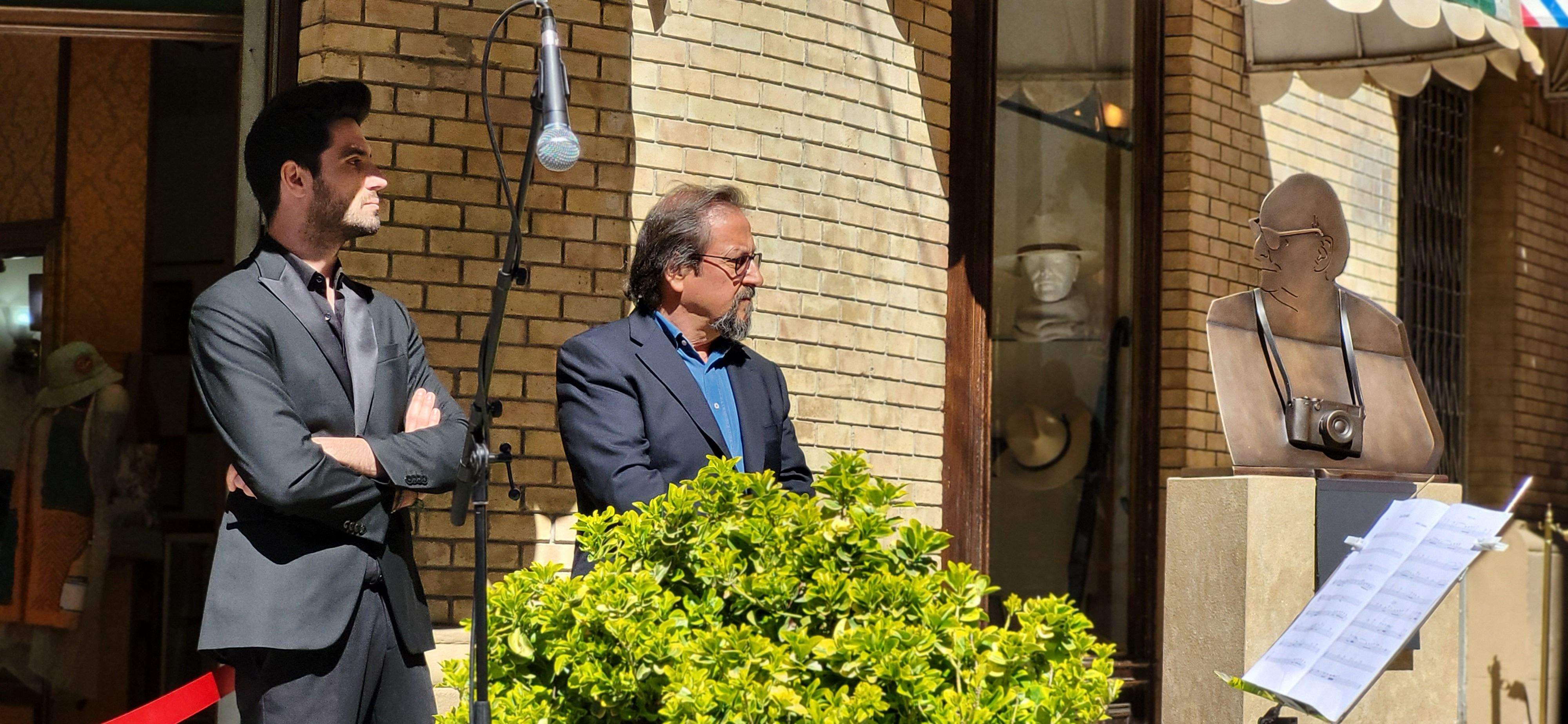 Acto de entrega de Aragón a Huesca de la escultura en honor a Carlos Saura. Foto Myriam Martínez