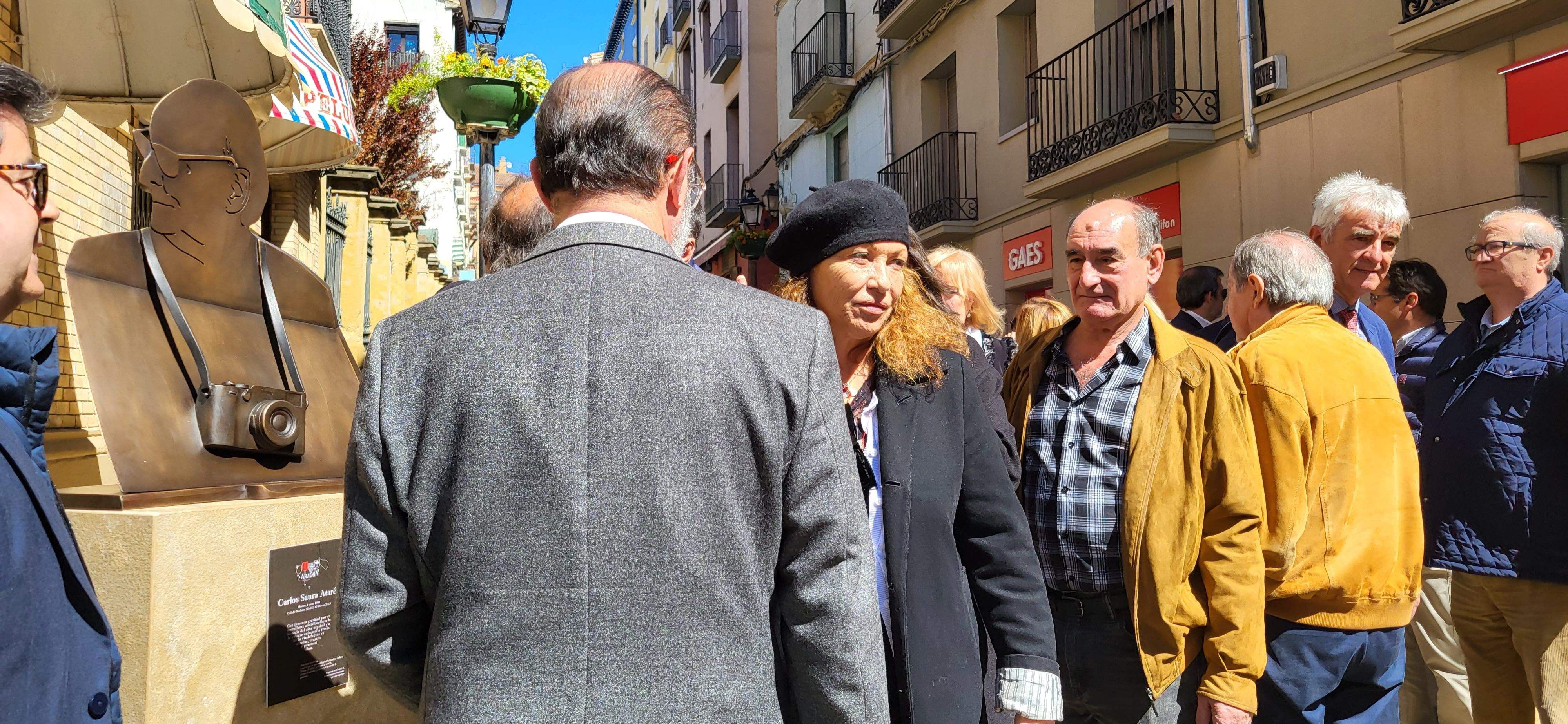 Acto de entrega de Aragón a Huesca de la escultura en honor a Carlos Saura. Foto Myriam Martínez