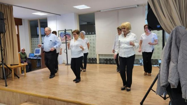 La celebración ha contado con baile en línea a cargo de socios del hogar. La celebración ha contado con baile en línea a cargo de socios del hogar.