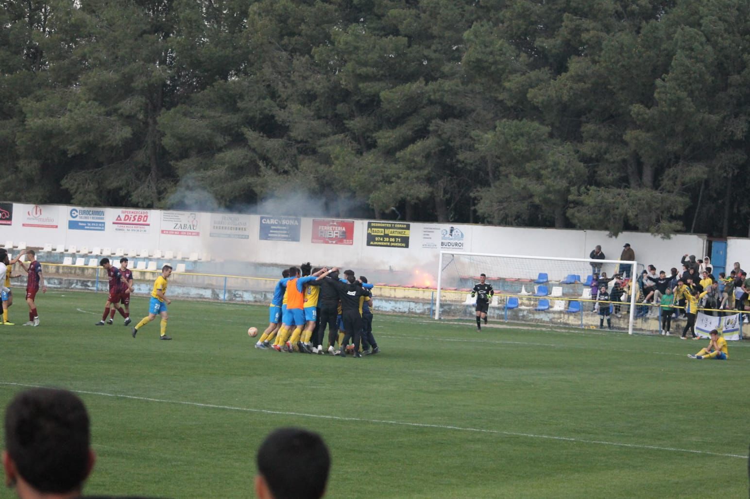 El CD Robres celebra el título en San Blas.