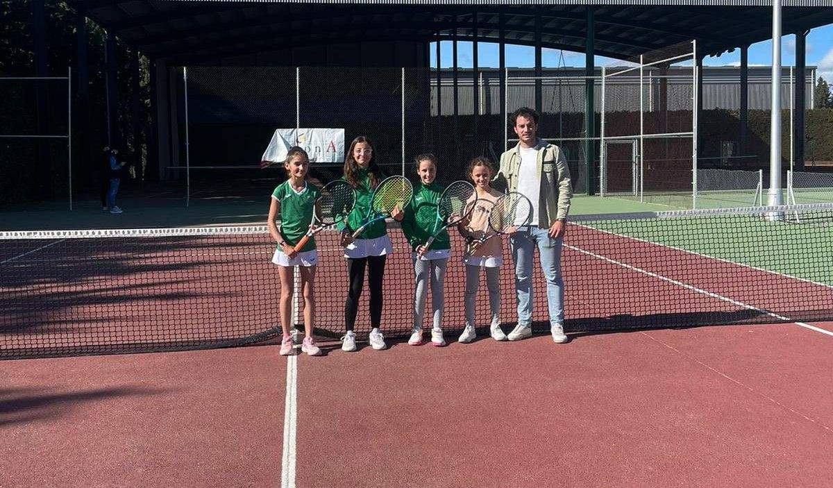 Equipo alevín femenino que ganó al Olivar.
