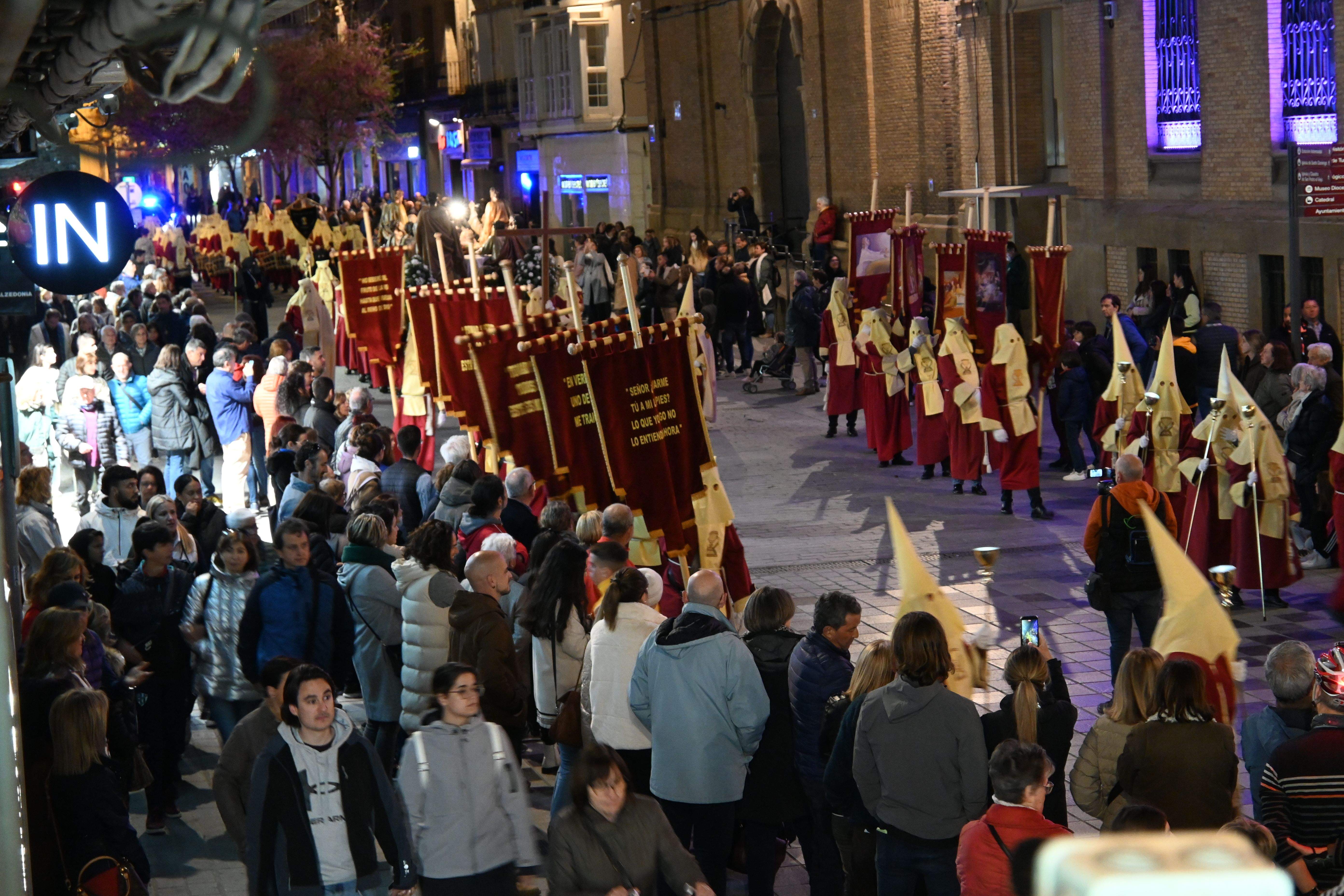 Procesión del Cenáculo de la Cofradía del Santo Cáliz. Foto Carlos Jalle