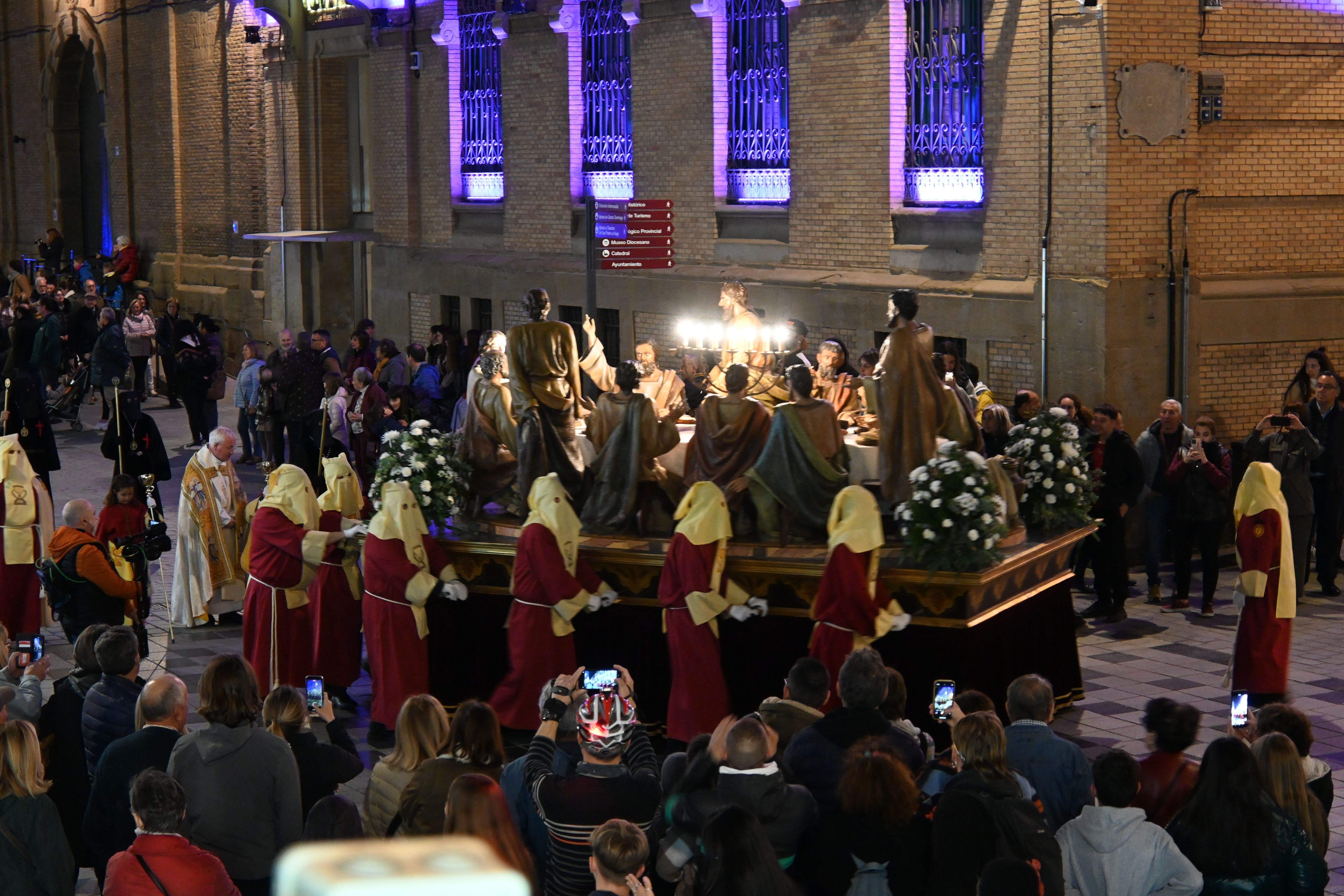 La Cena del Señor, el paso de la primera procesión de este lunes. Foto Carlos Jalle