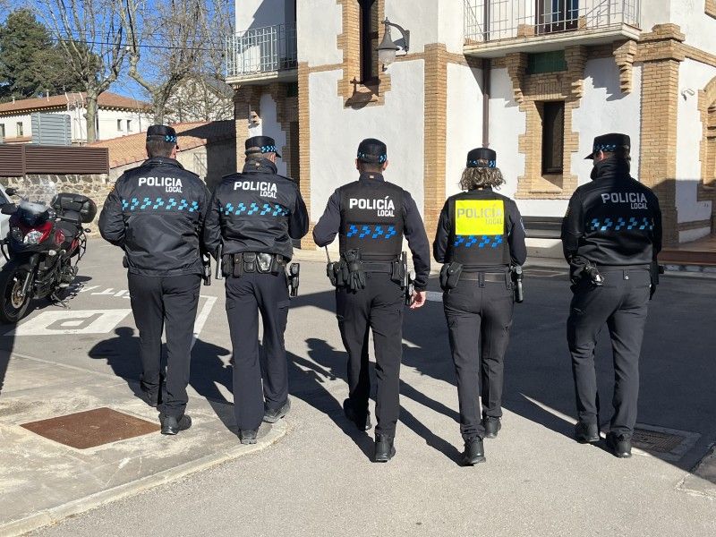 Policía Local de Jaca que han impedido el hurto en un supermercado