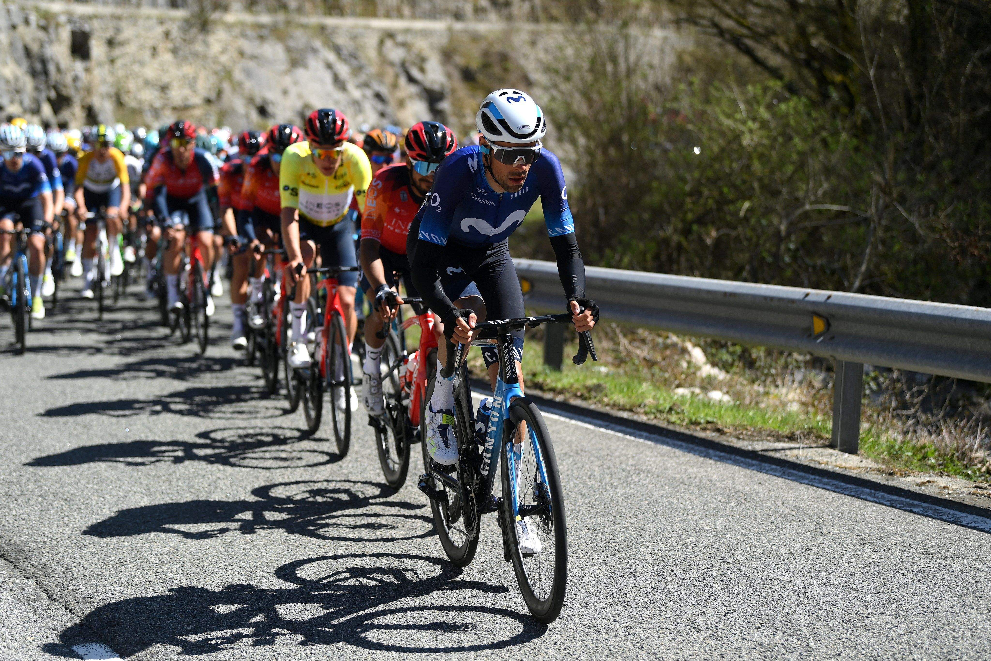 Foto de archivo. Jorge Arcas trabaja para su Movistar Team en la segunda etapa de la Itzulia. Foto: Getty Sport