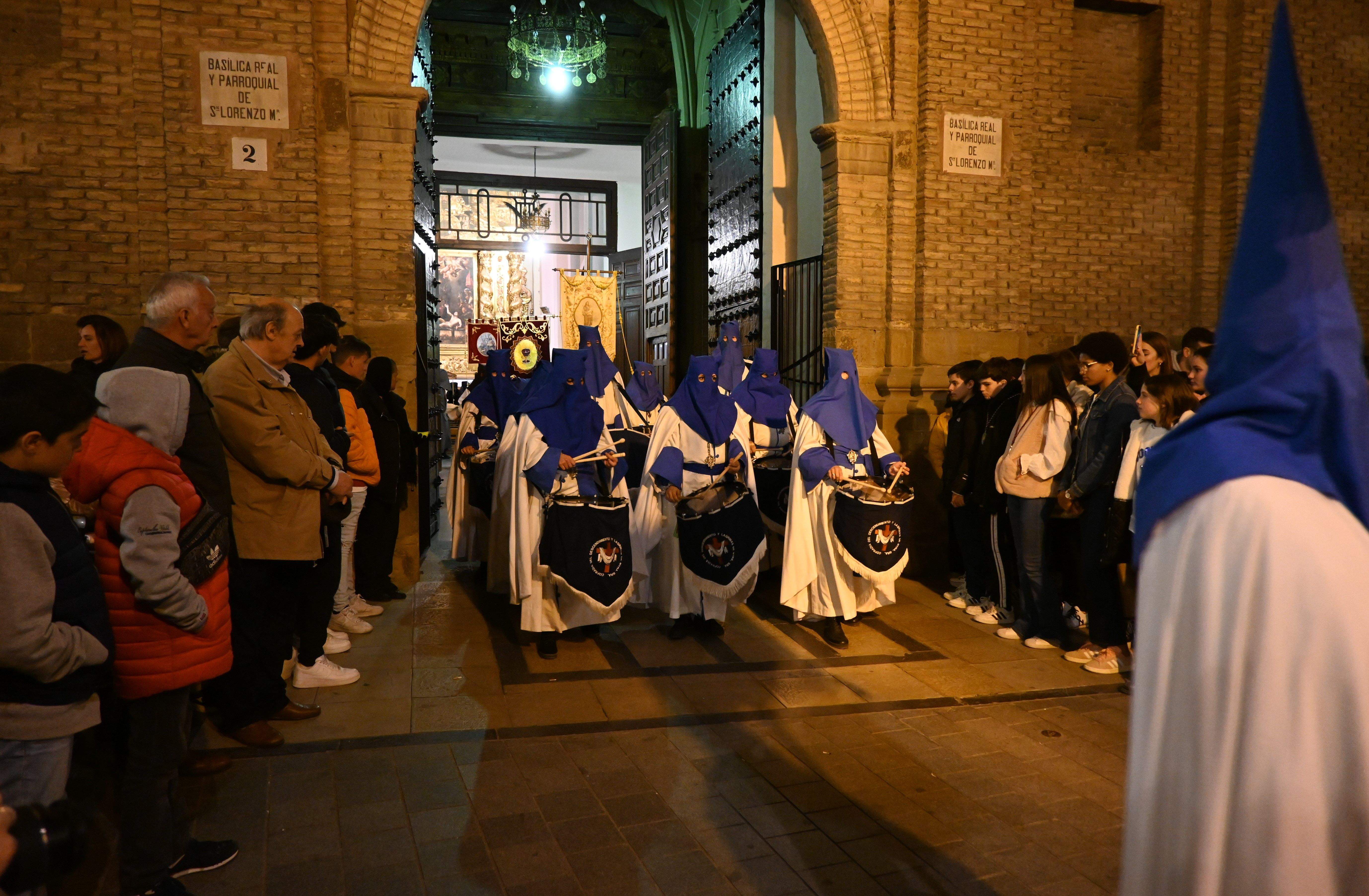 El paso de la Coronación sale de San Lorenzo