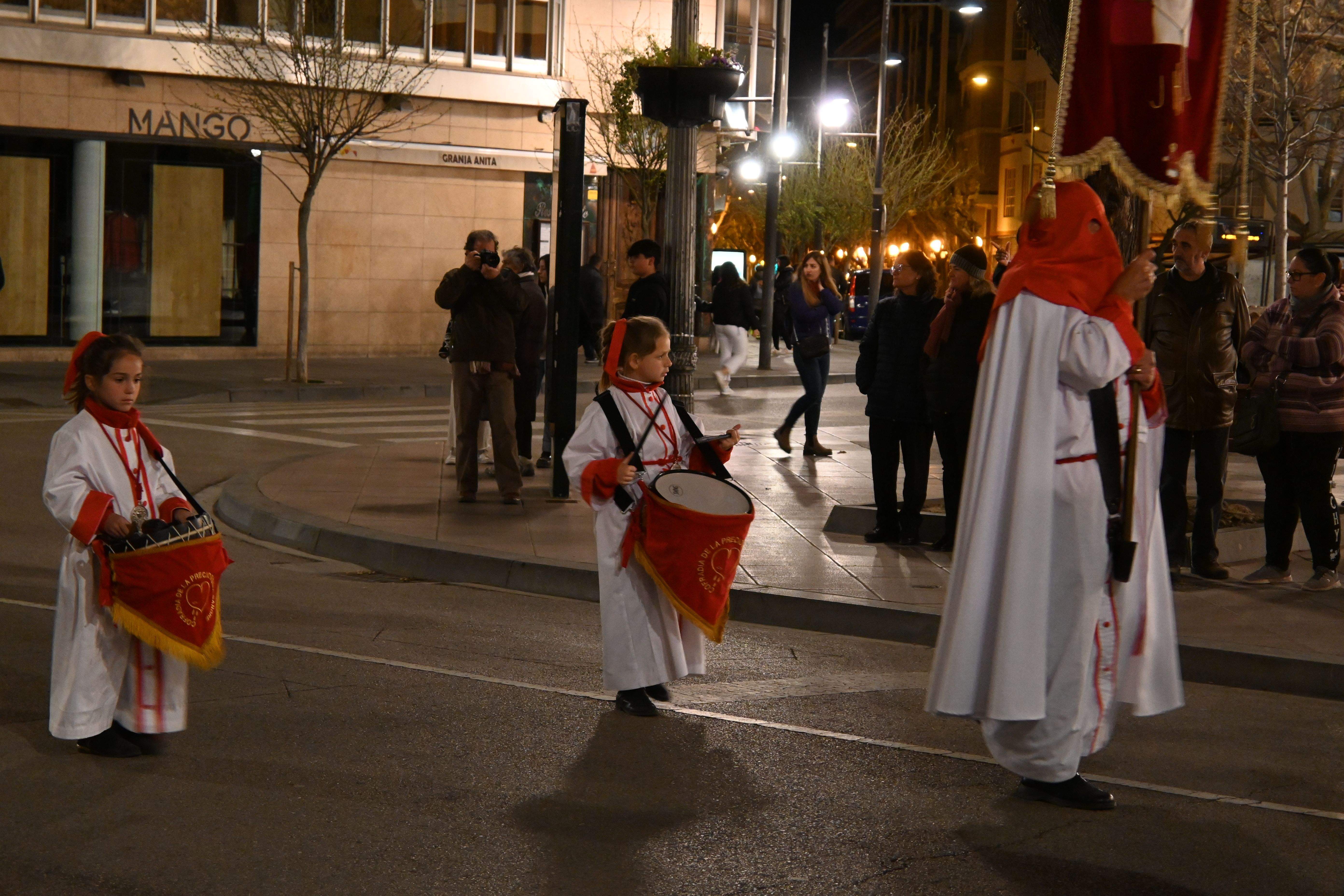 Procesión de la Coronación de Espinas en Huesca. Foto Carlos Jalle