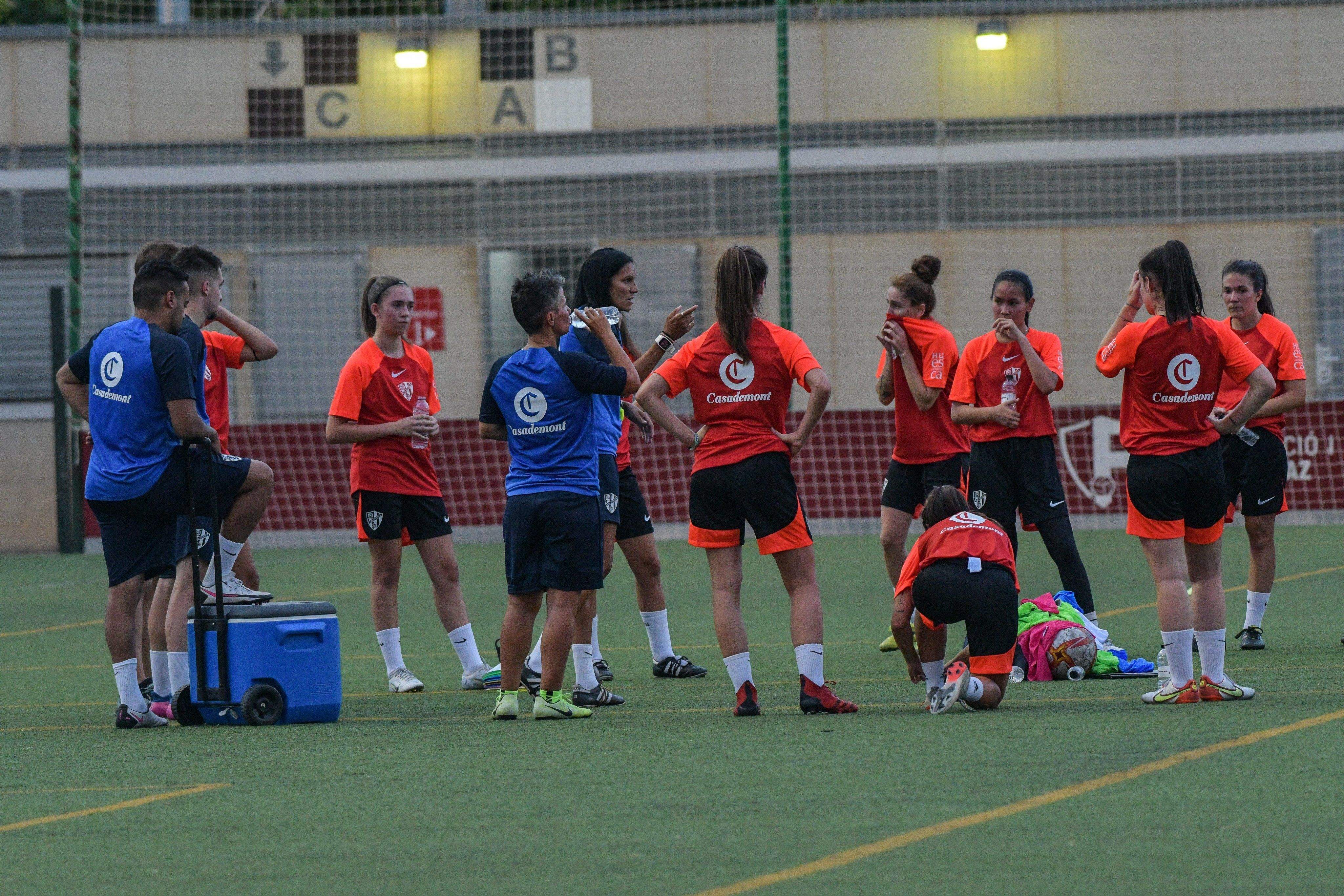 SD Huesca Femenino durante un entrenamiento.