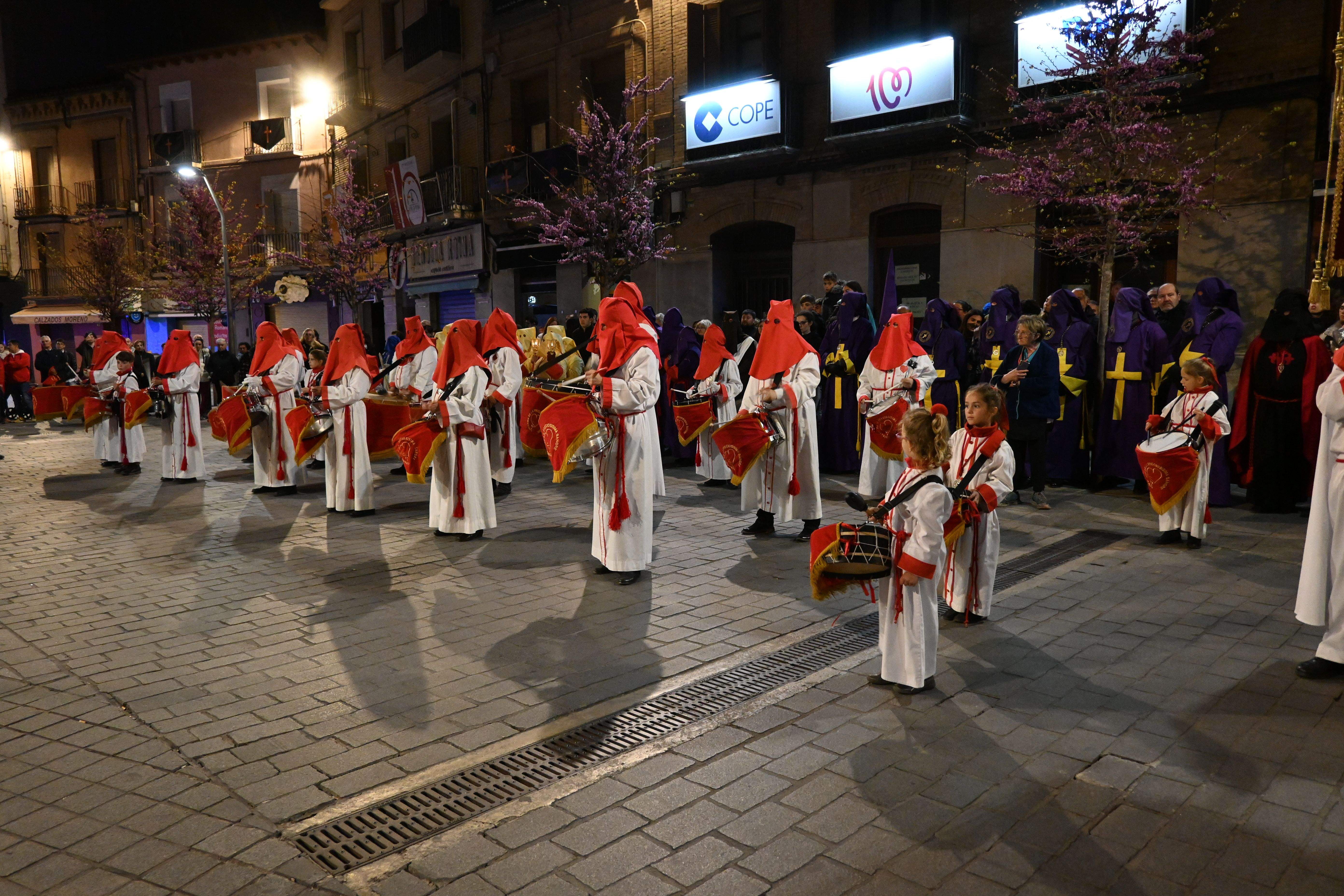 Procesión de la Coronación de Espinas en Huesca. Foto Carlos Jalle