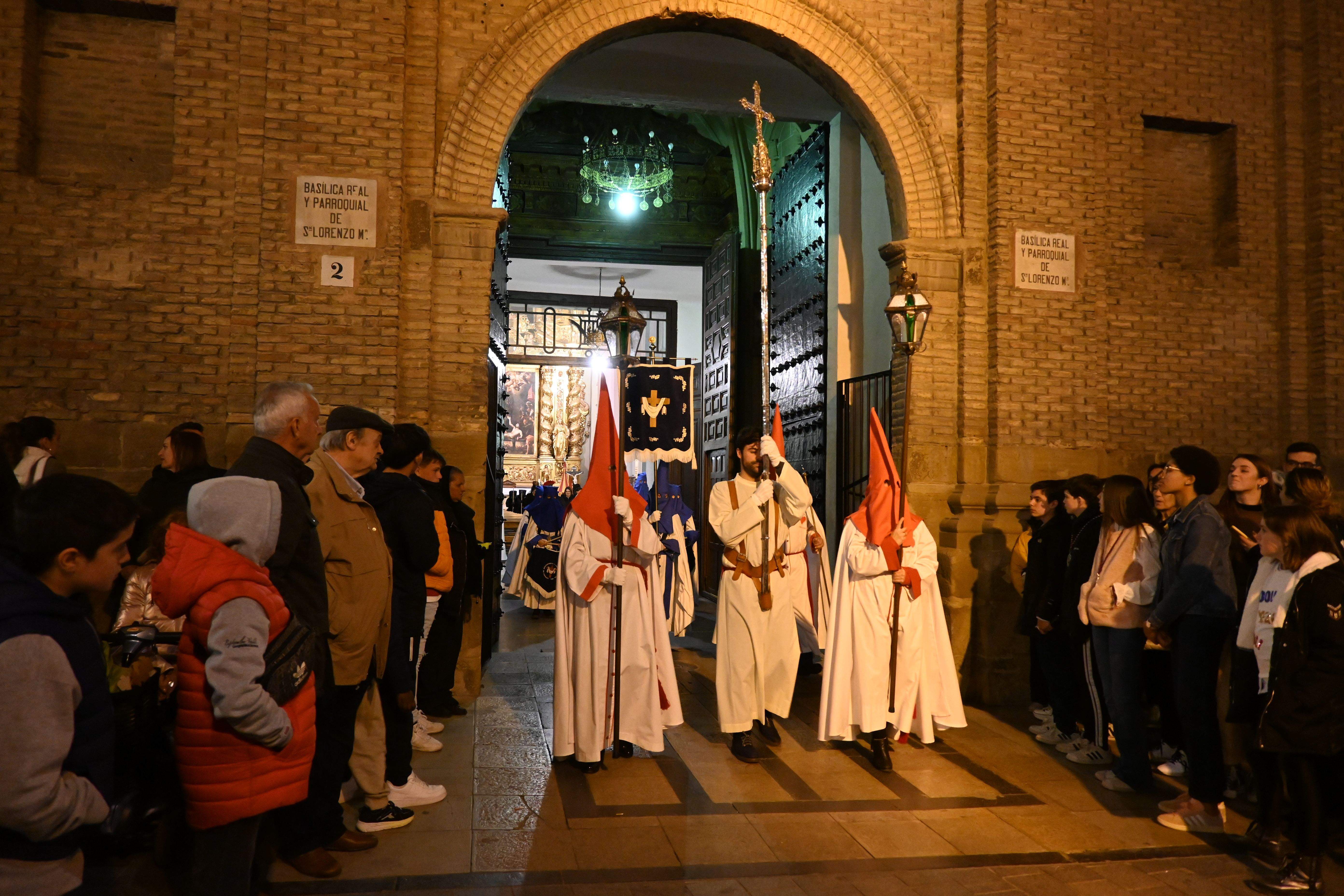 Procesión de la Coronación de Espinas en Huesca. Foto Carlos Jalle