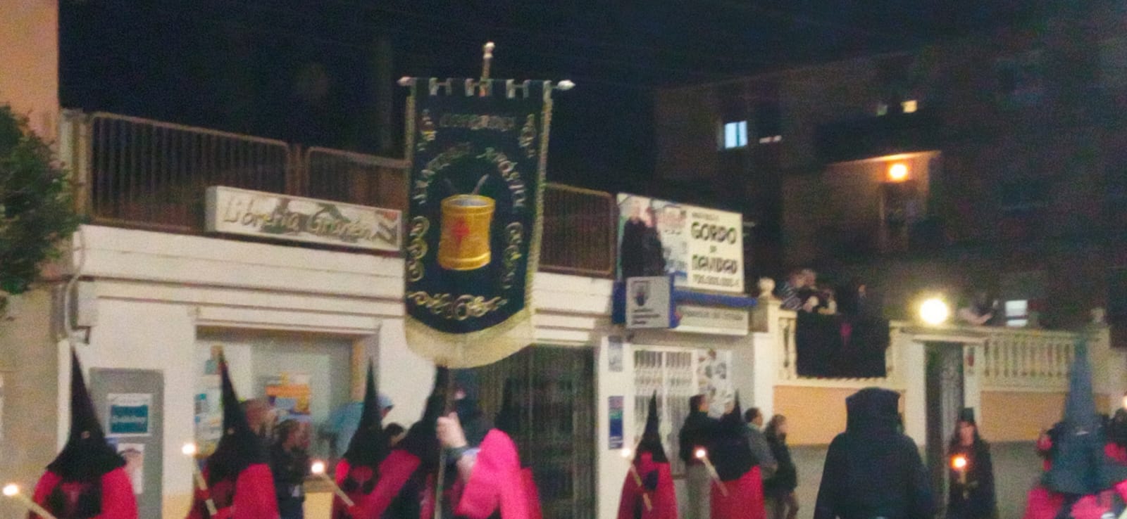 Procesión del Encuentro en Grañén. Foto Raúl Rivarés