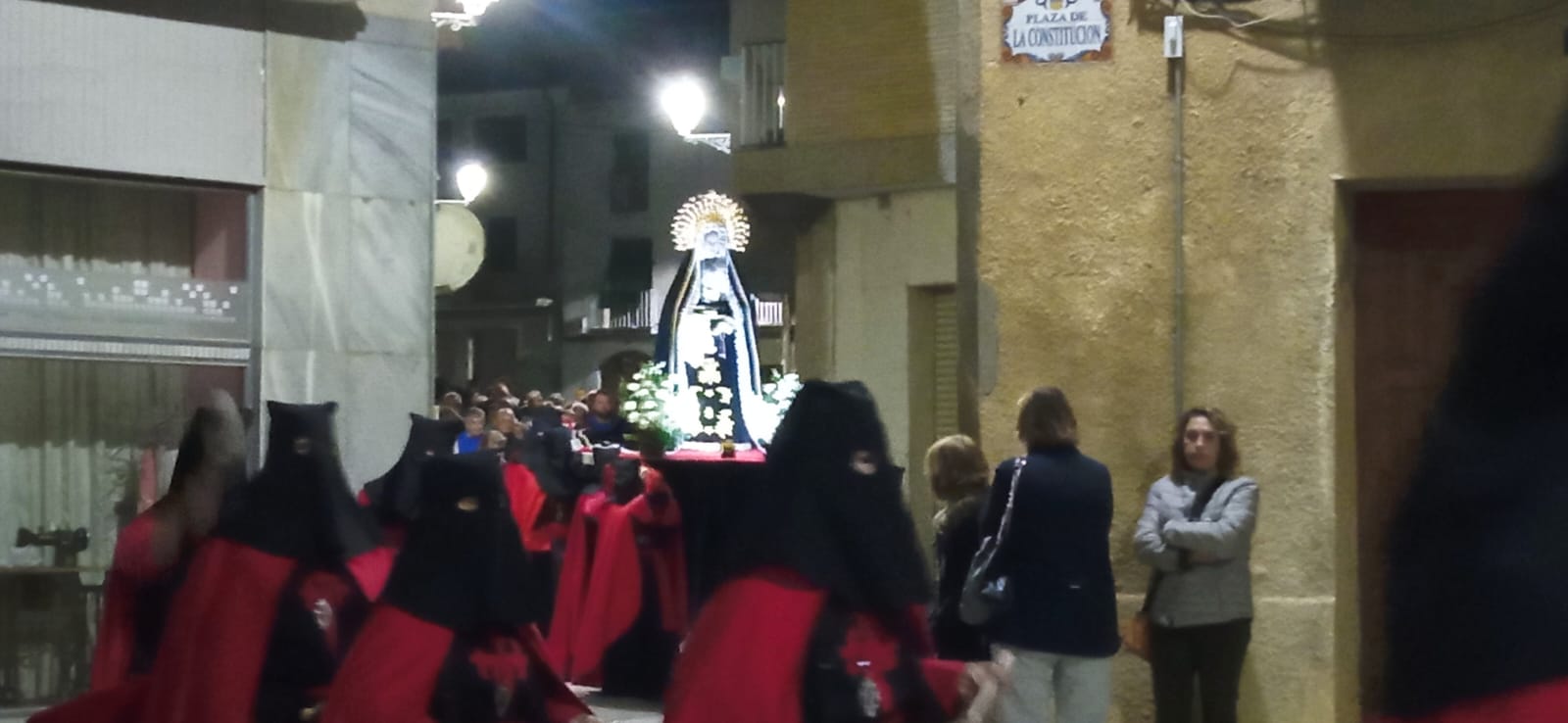 Procesión del Encuentro en Grañén. Foto Raúl Rivarés