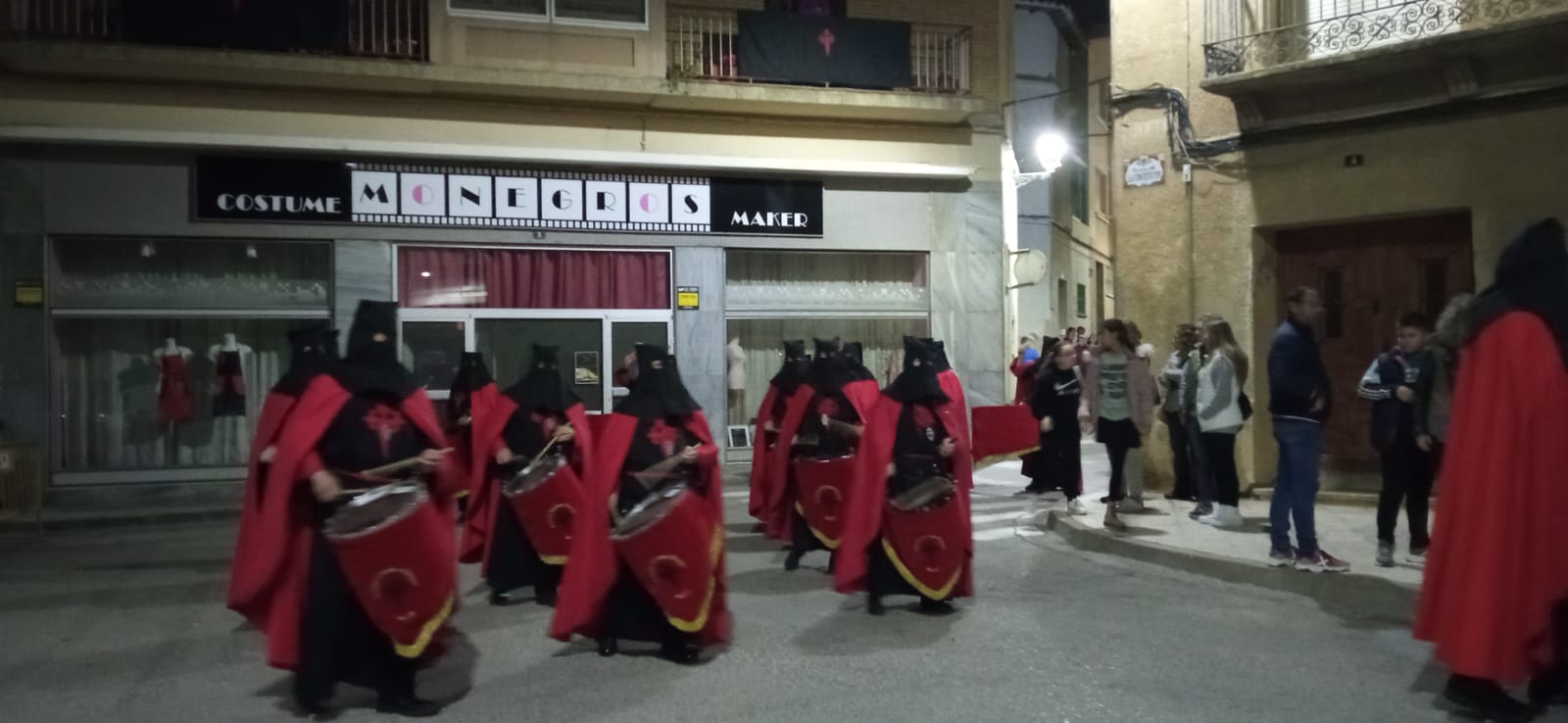 Procesión del Encuentro en Grañén. Foto Raúl Rivarés