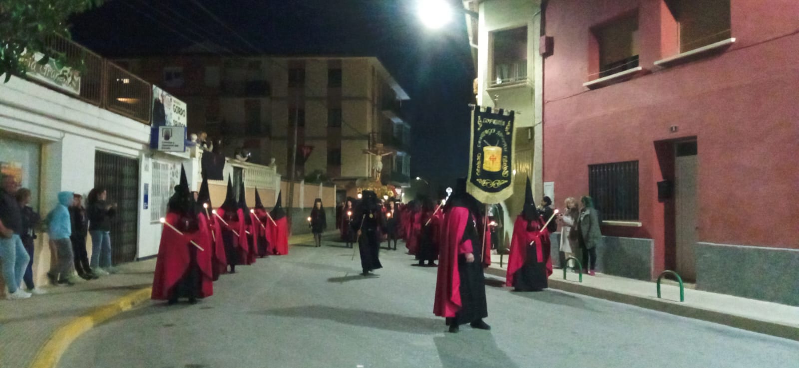 Procesión del Encuentro en Grañén. Foto Raúl Rivarés