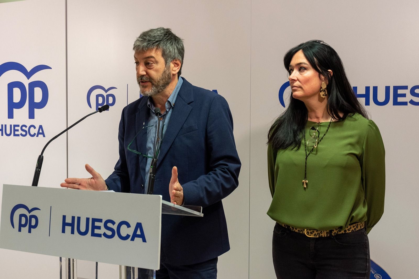 Gerardo Oliván y Lorena Orduna, en la sede del PP