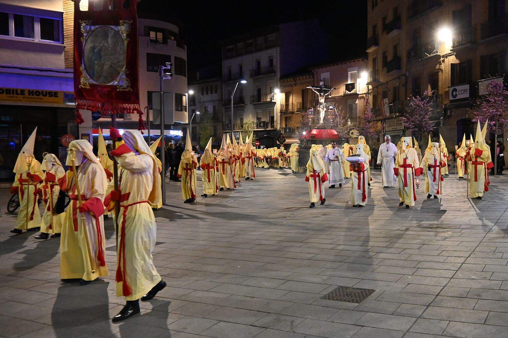 Procesión del Encuentro en Huesca. Foto Carlos Jalle