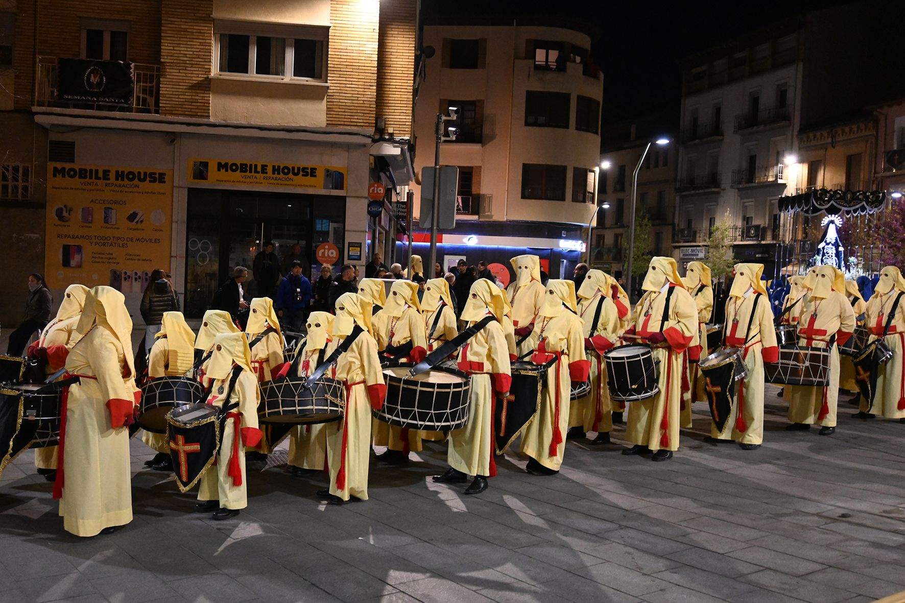 Procesión del Encuentro en Huesca. Foto Carlos Jalle