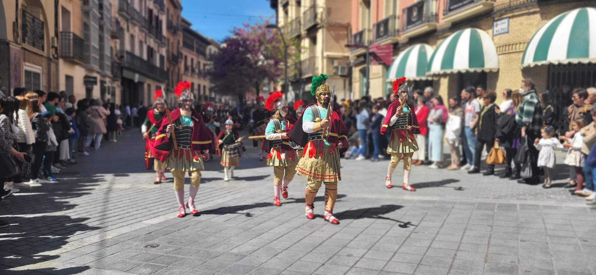 Los romanos desfilan en Huesca el Viernes Santo. Foto: Myriam Martínez