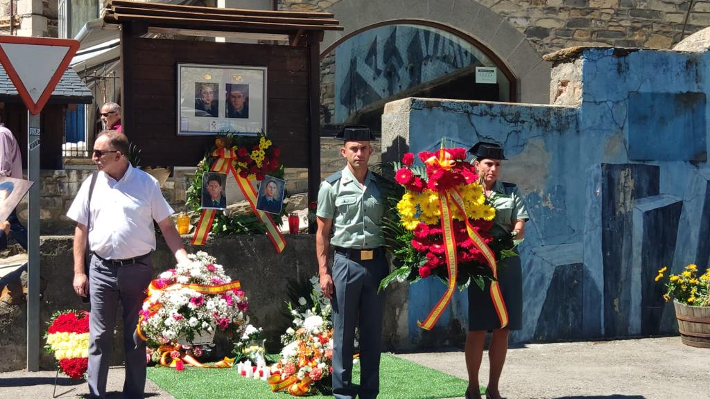 La Guardia Civil, siempre con el ritual obligado.