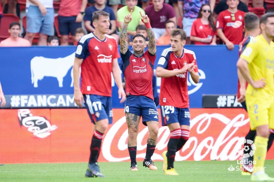 Chimy celebra su gol ante el Cádiz en su partido 100 en Primera División