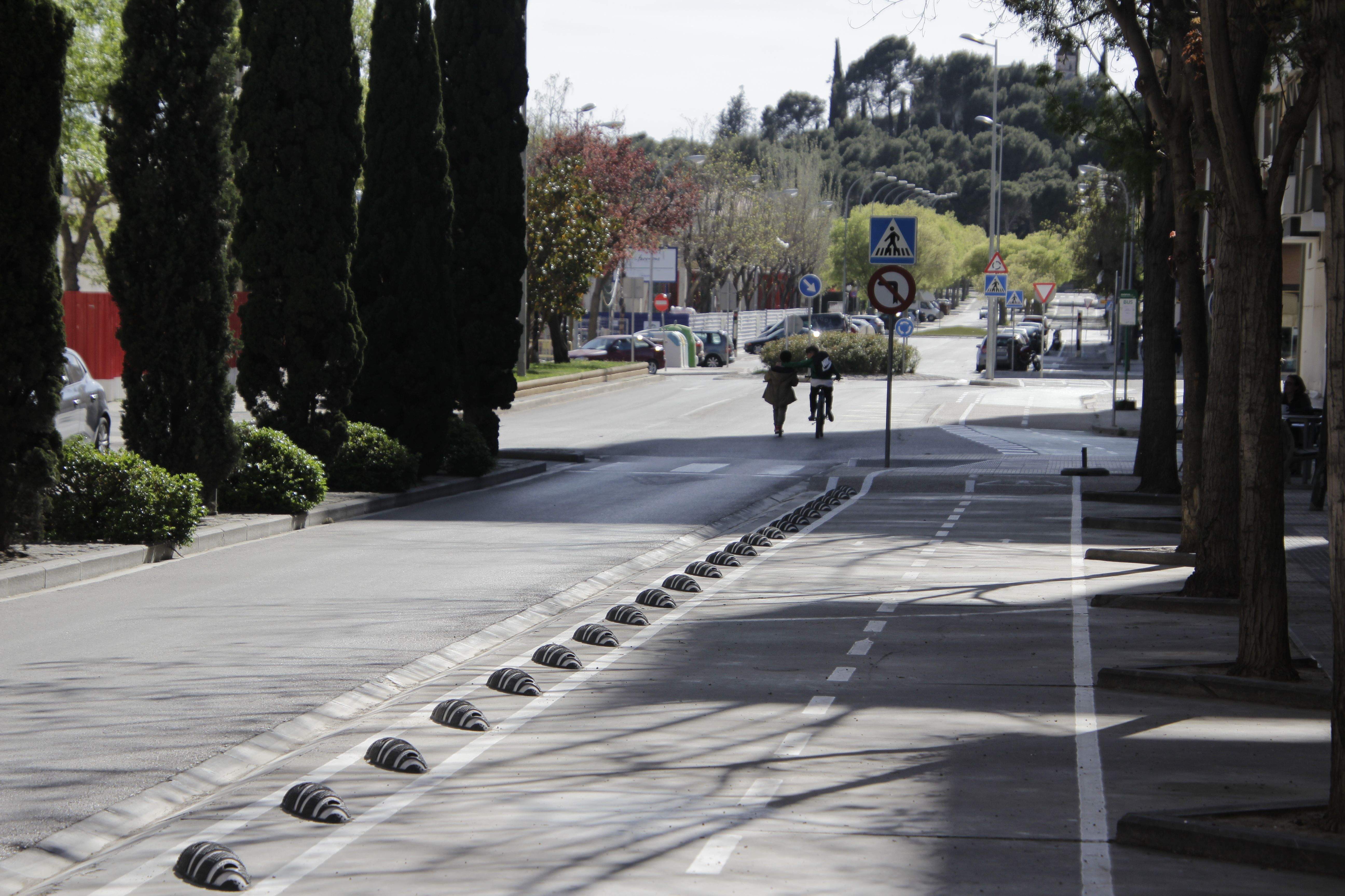 Es más fácil por la carretera, mas línea recta que el carril-bici. Foto Amagoia La Cruz