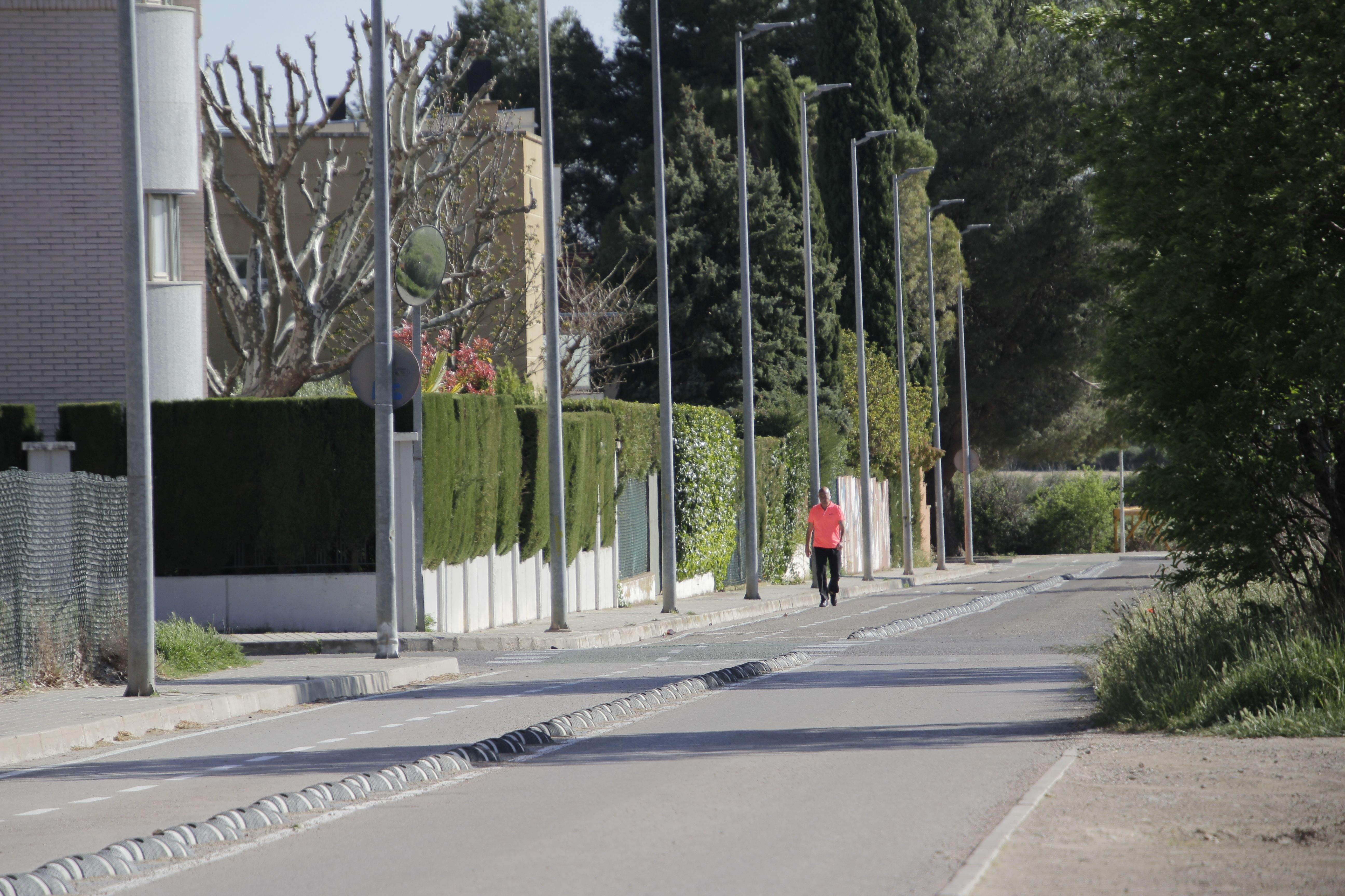 Poca costumbre y respeto al carril bici, que no son aceras y esto puede provocar accidentes. Foto Amagoia La Cruz