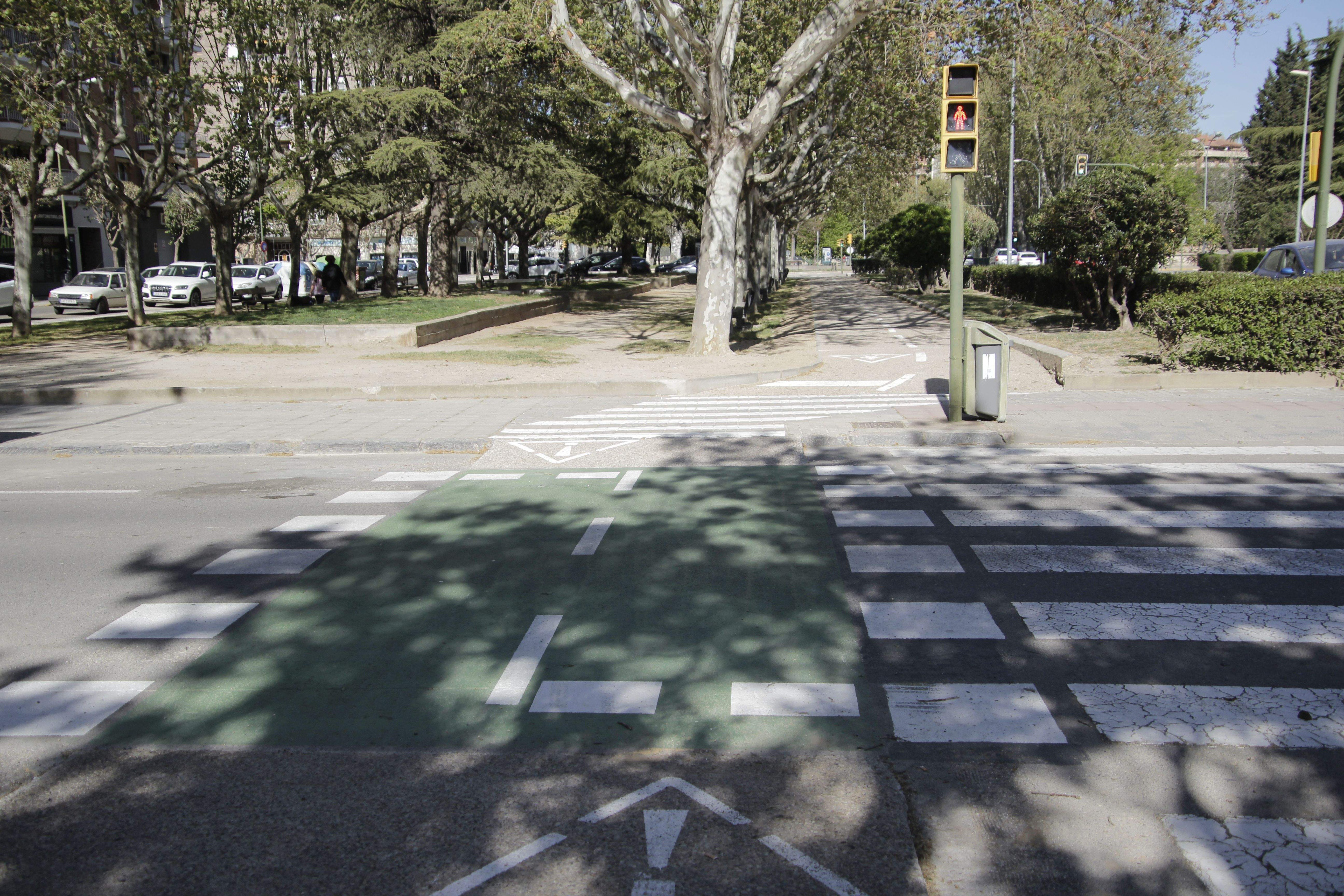 Señalización en el pavimento que confunde. Foto Amagoia La Cruz