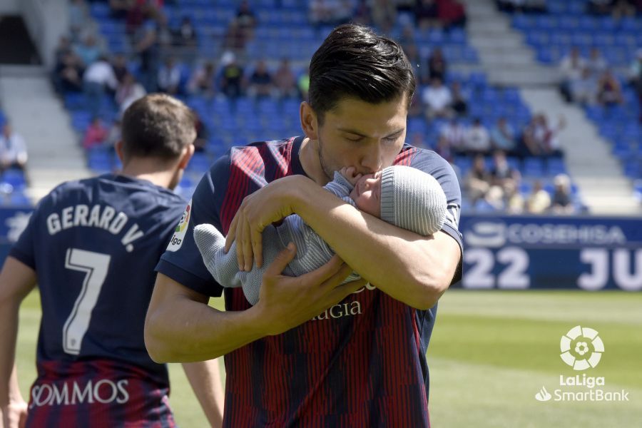 Cristian Salvador y su bebé