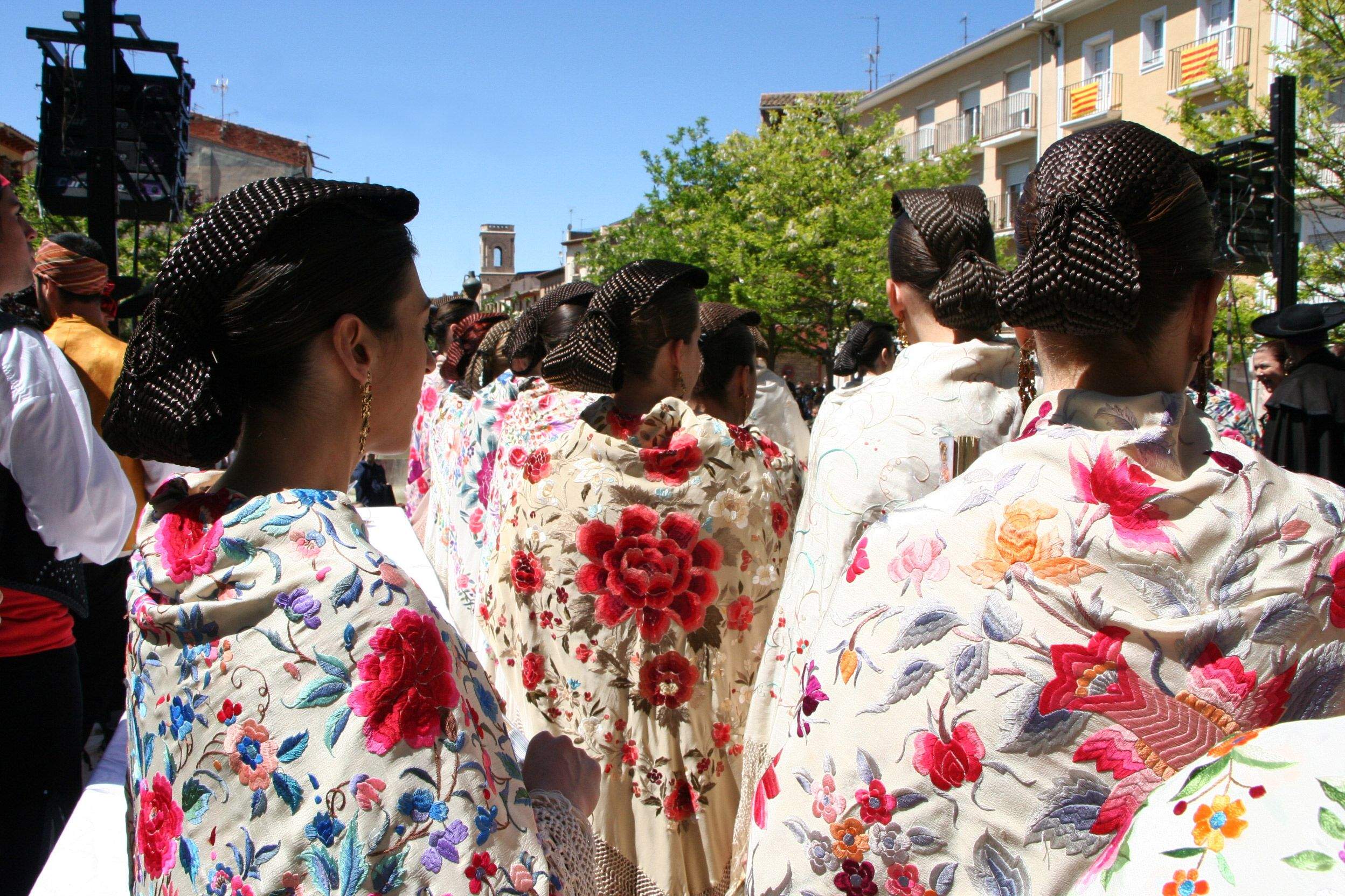 El día 23 de abril se celebra el Día de la Faldeta en Fraga.