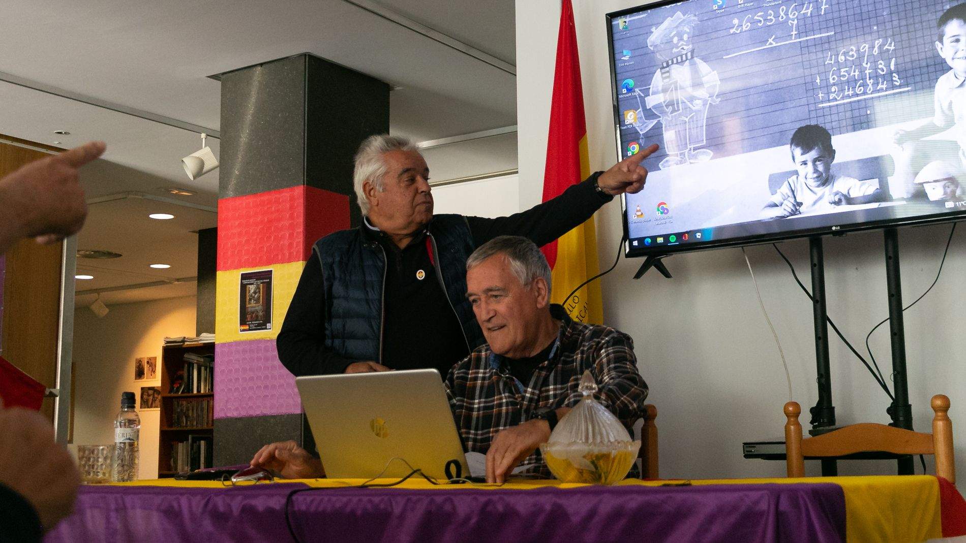 Exposición de Fernando Otín, Composiciones que invitan a pensar. Foto Estela Alcay 